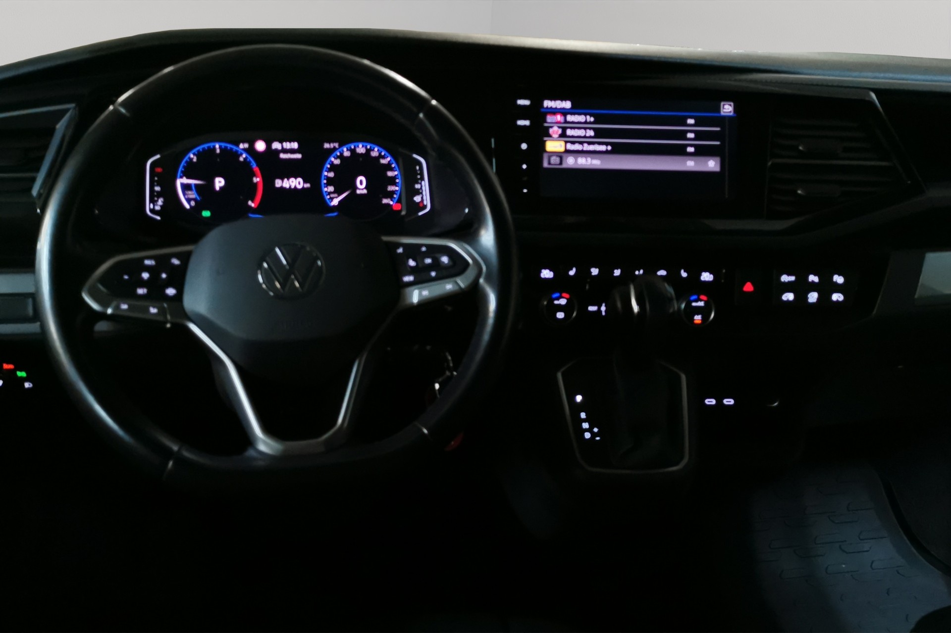 VW T6.1 Multivan 2.0 Bi-TDI Highline 4Motion DSG-image-9