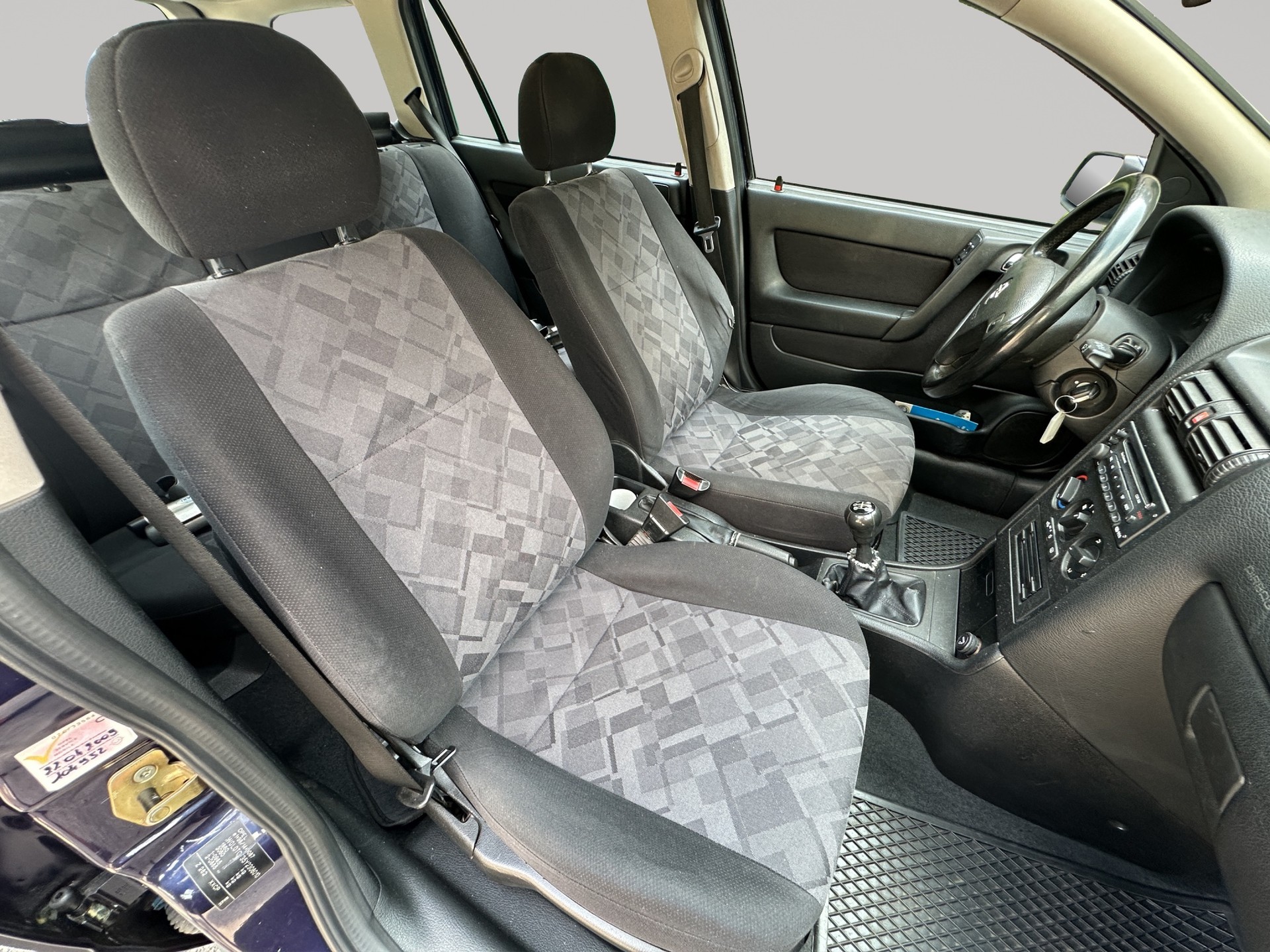 OPEL Astra Caravan 2.0 DTi Comfort-image-12