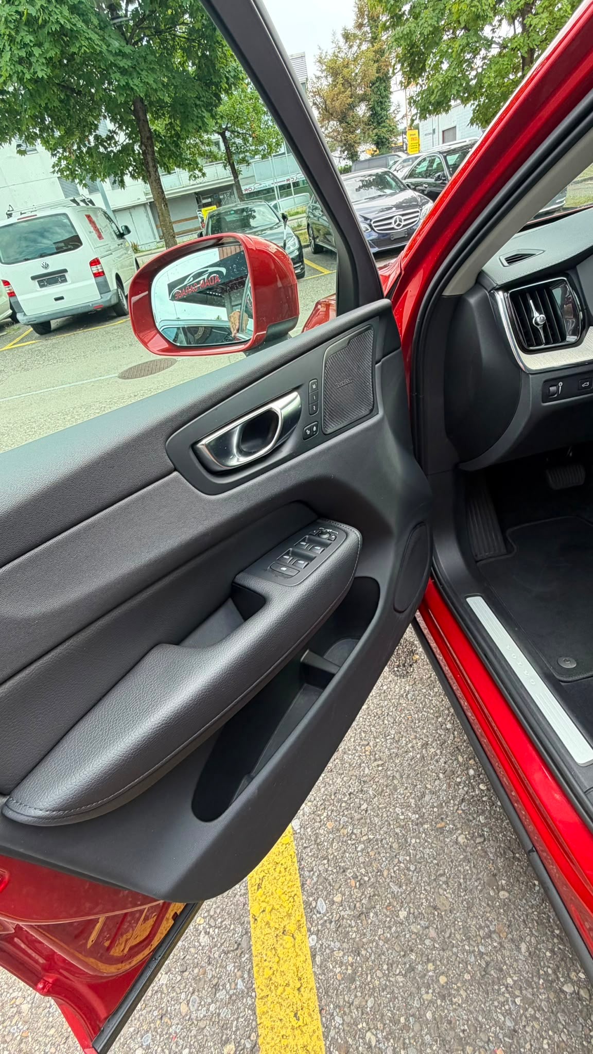 VOLVO XC60 B5 Benzin Mild Hybrid AWD Inscription Geartronic-image-12