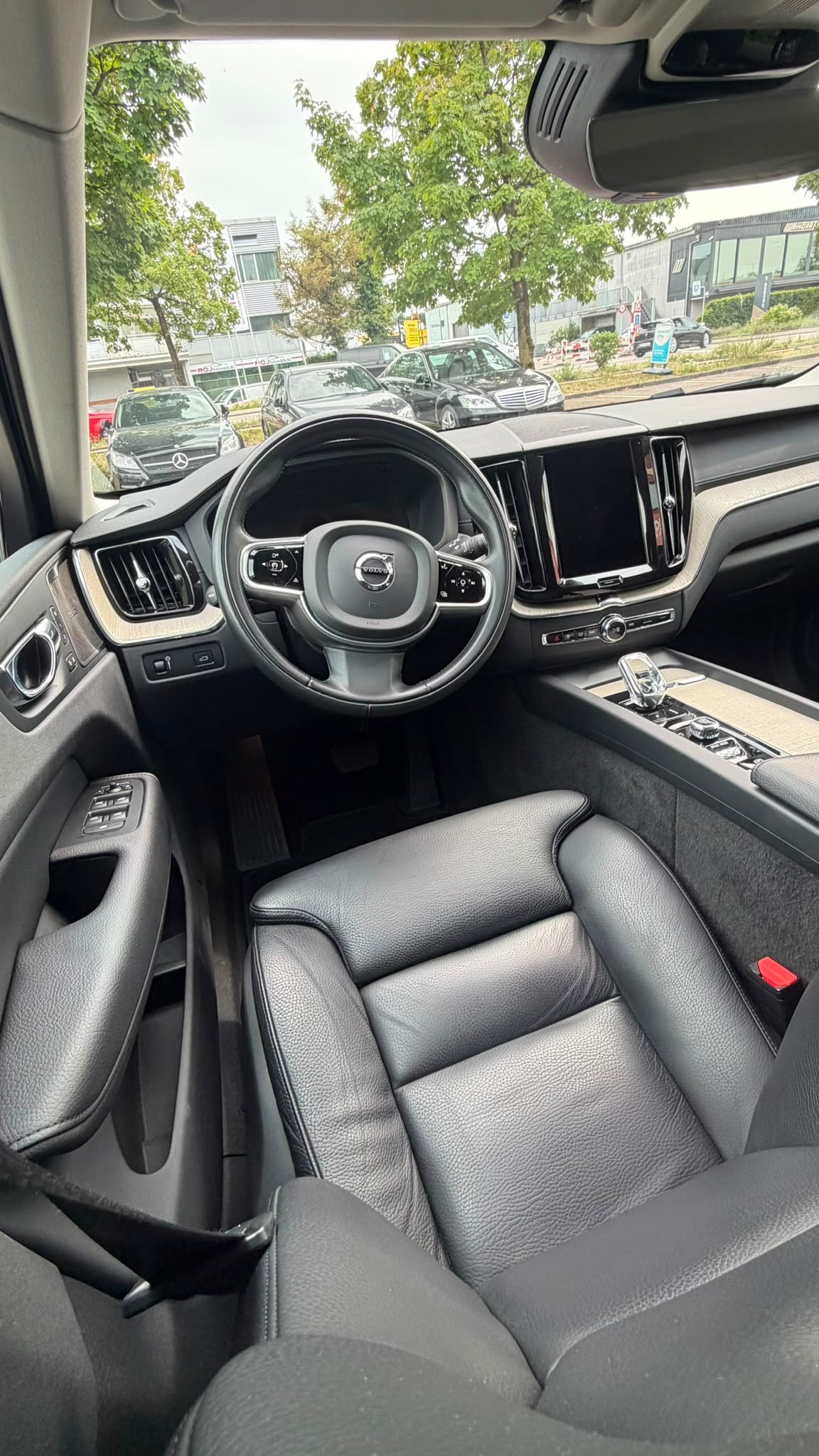 VOLVO XC60 B5 Benzin Mild Hybrid AWD Inscription Geartronic-image-9