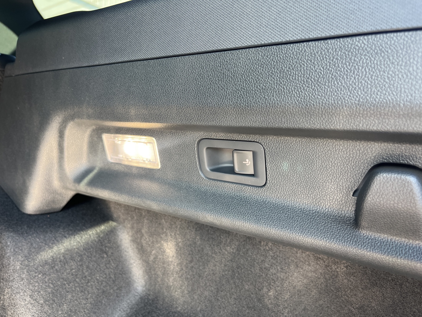 FORD Explorer Elektro 77kWh Dual Extended Range Premium AWD-image-18