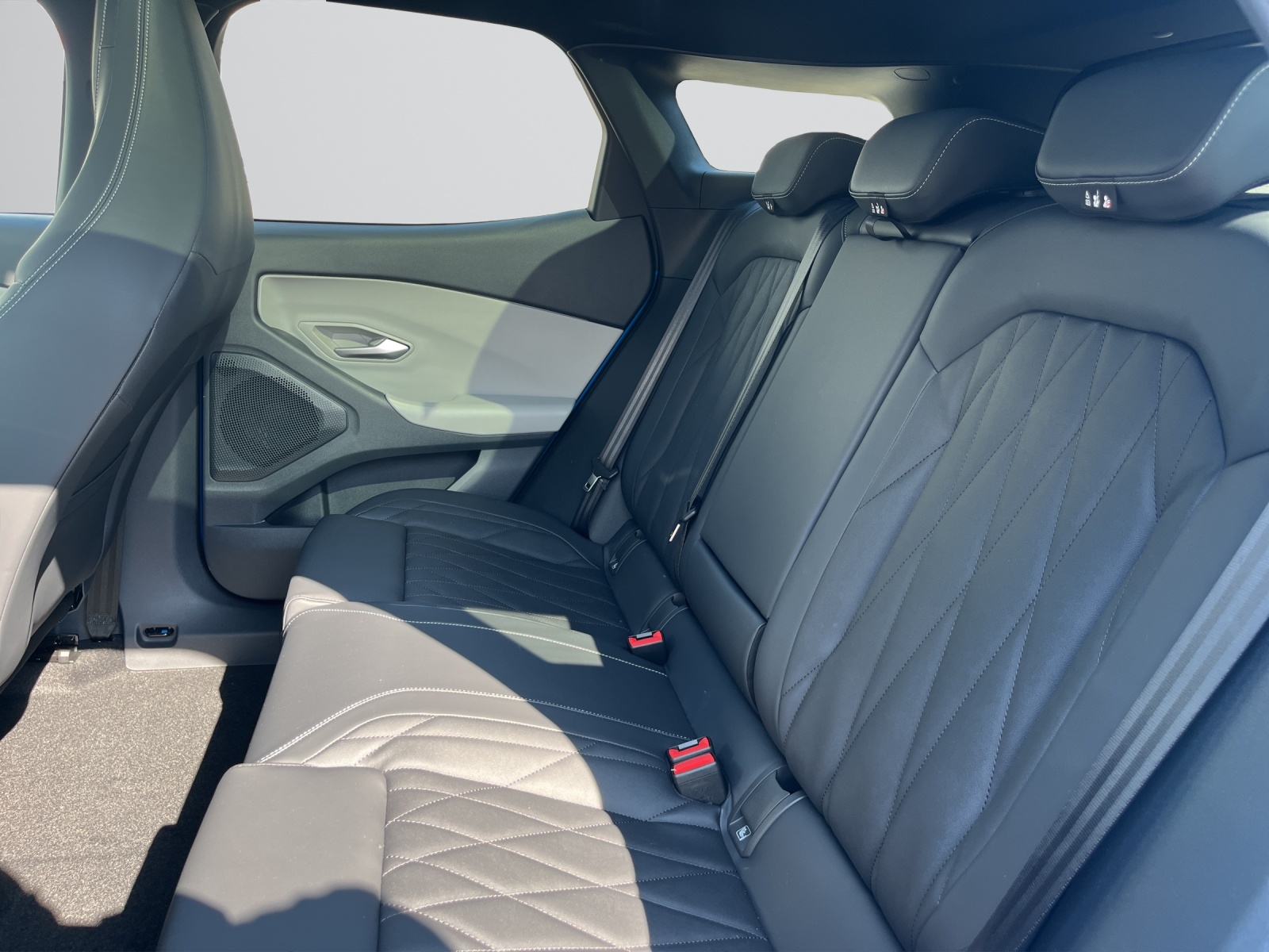 FORD Explorer Elektro 77kWh Dual Extended Range Premium AWD-image-10
