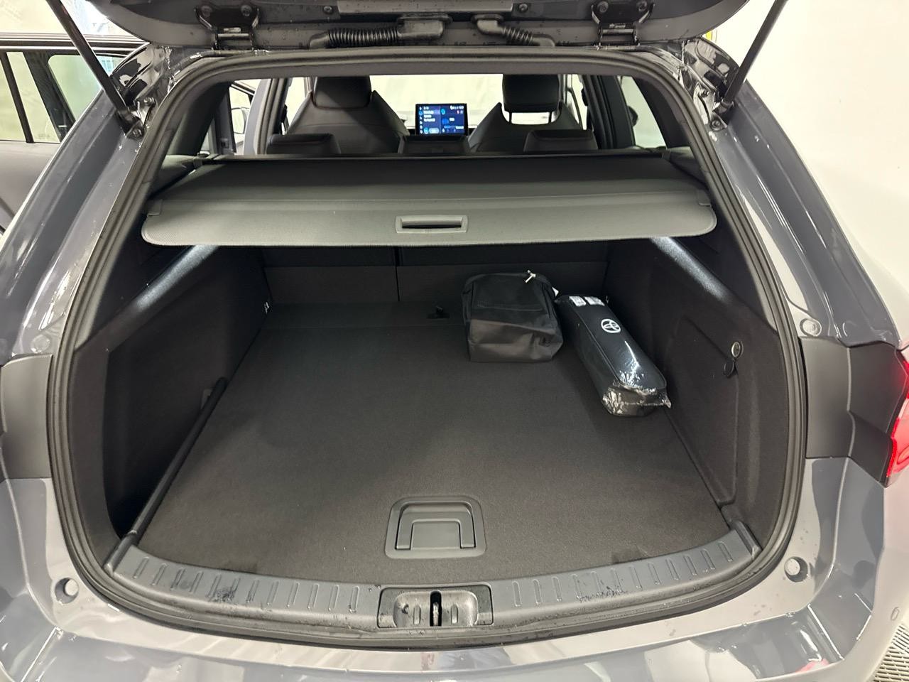 TOYOTA Corolla Touring Sports 2.0 HSD GR Sport e-CVT-image-12
