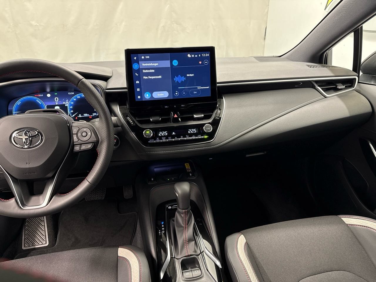 TOYOTA Corolla Touring Sports 2.0 HSD GR Sport e-CVT-image-4