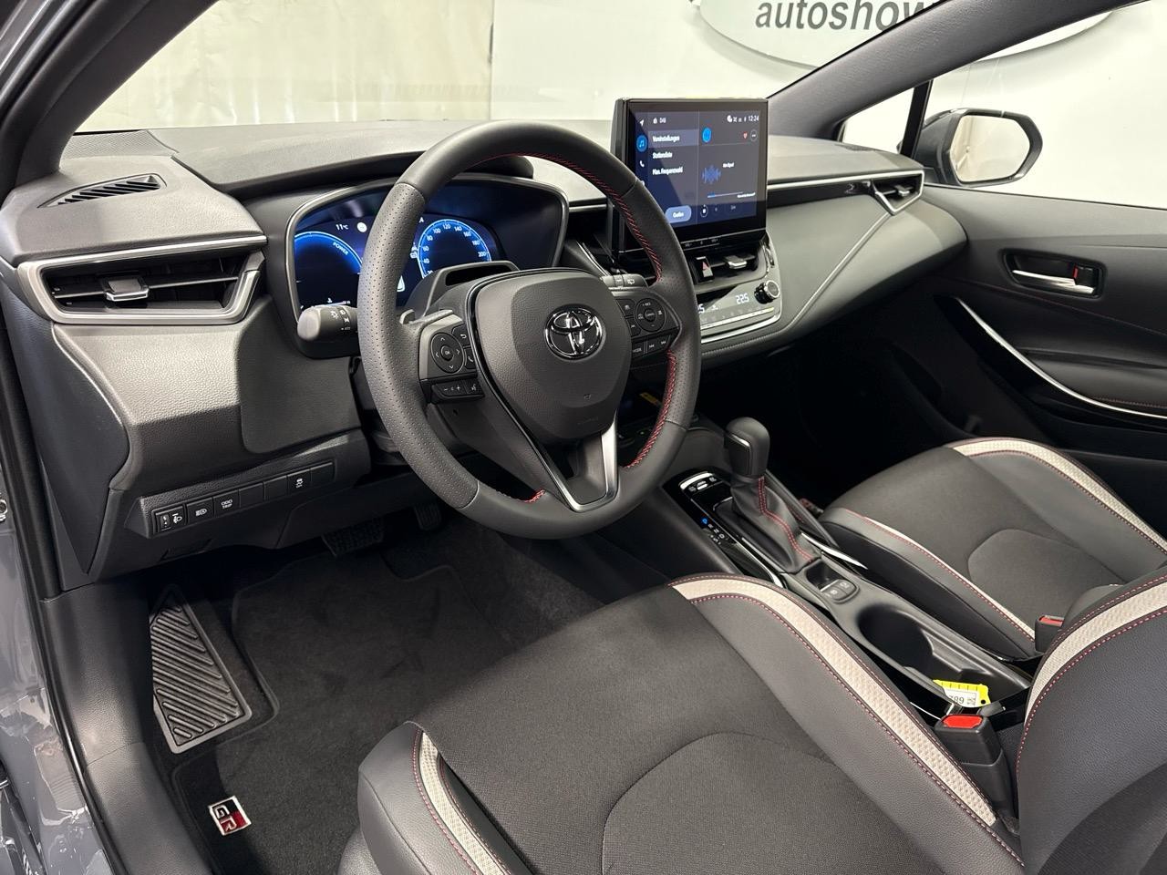 TOYOTA Corolla Touring Sports 2.0 HSD GR Sport e-CVT-image-2