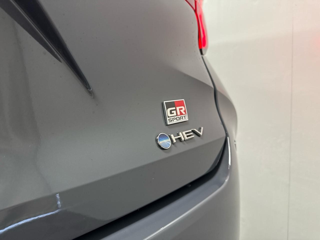 TOYOTA Corolla Touring Sports 2.0 HSD GR Sport e-CVT-image-15