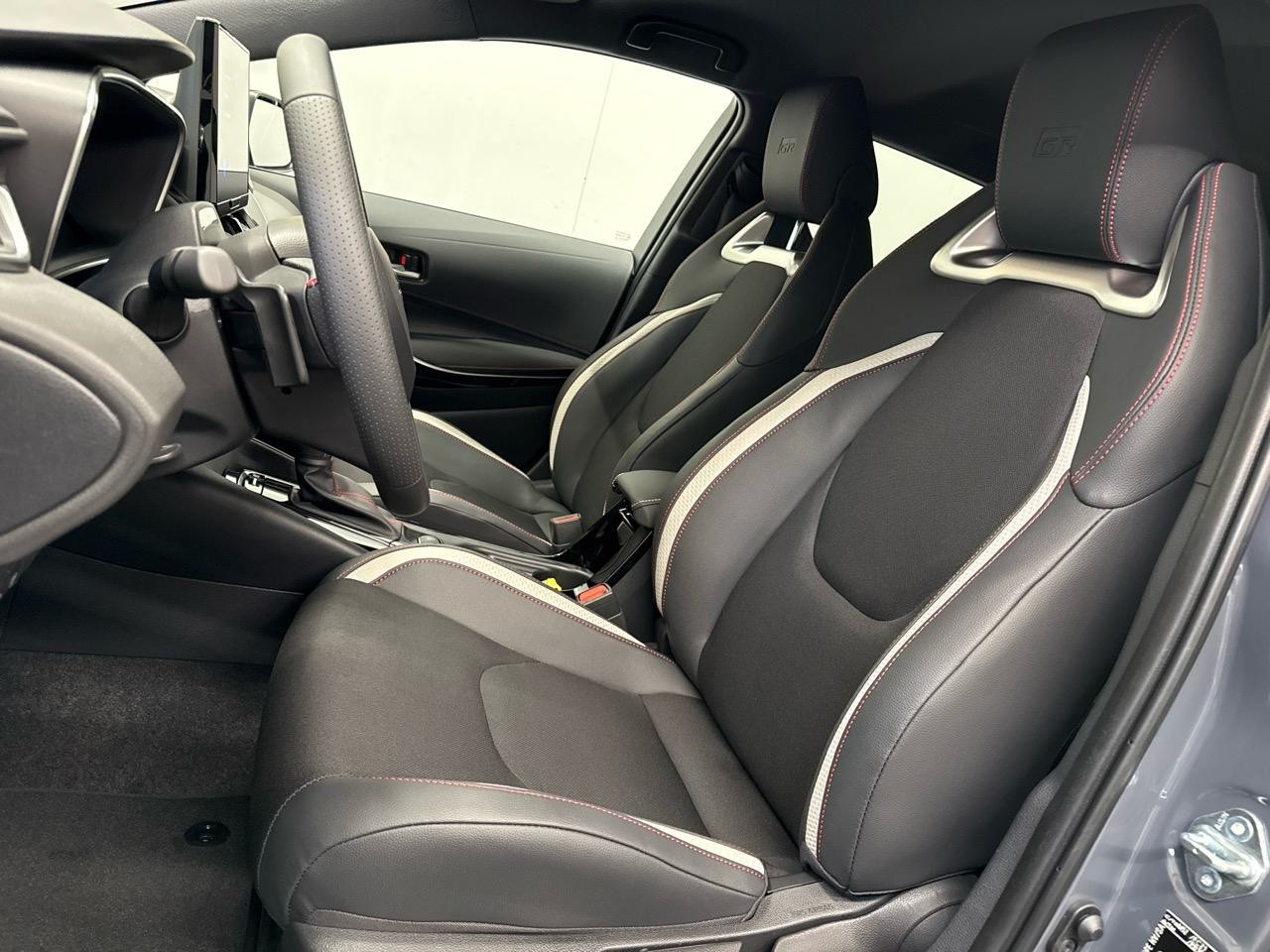 TOYOTA Corolla Touring Sports 2.0 HSD GR Sport e-CVT-image-3