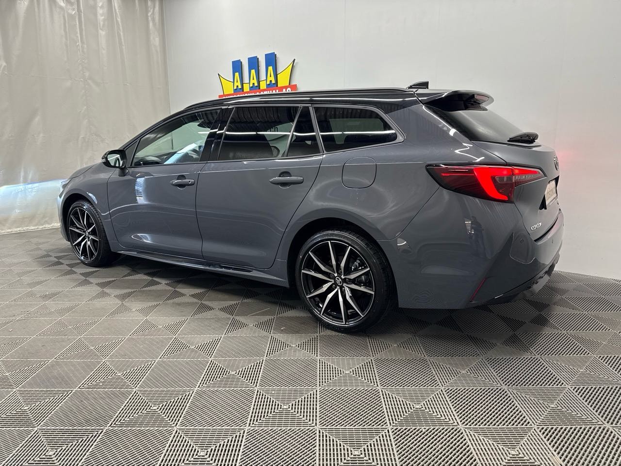 TOYOTA Corolla Touring Sports 2.0 HSD GR Sport e-CVT-image-1