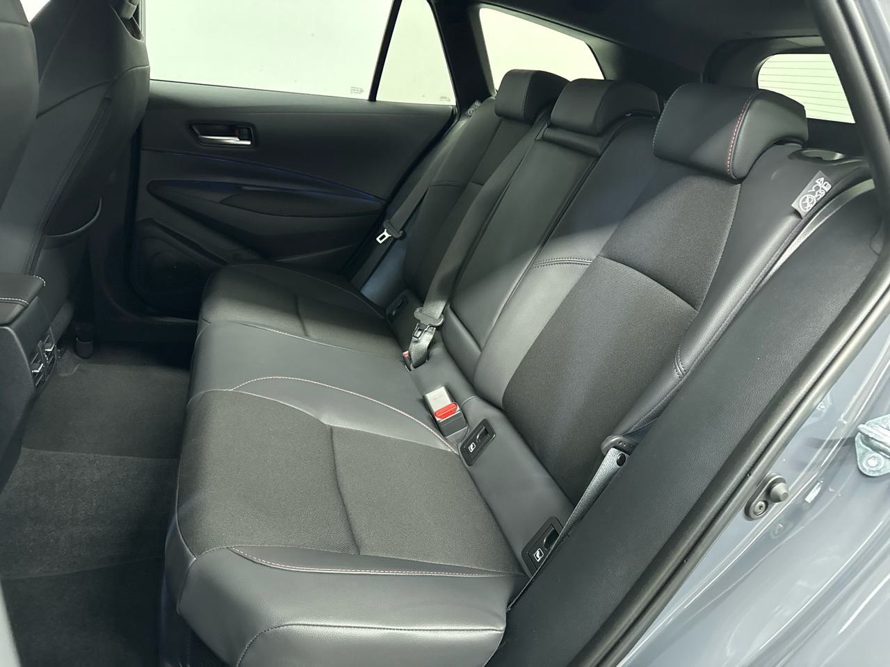 TOYOTA Corolla Touring Sports 2.0 HSD GR Sport e-CVT-image-11