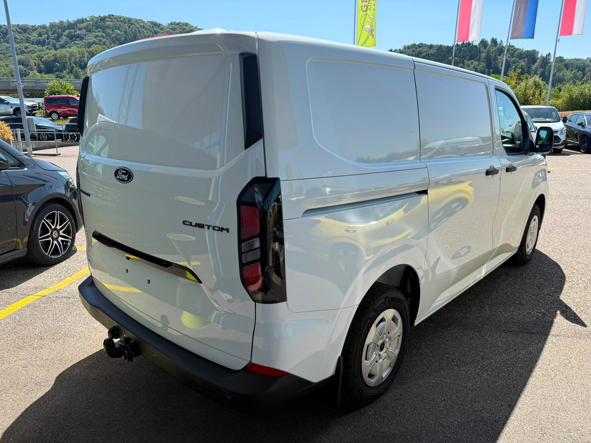 FORD Transit Custom Van PHEV 320 L1H1 Trend Automat-image-5