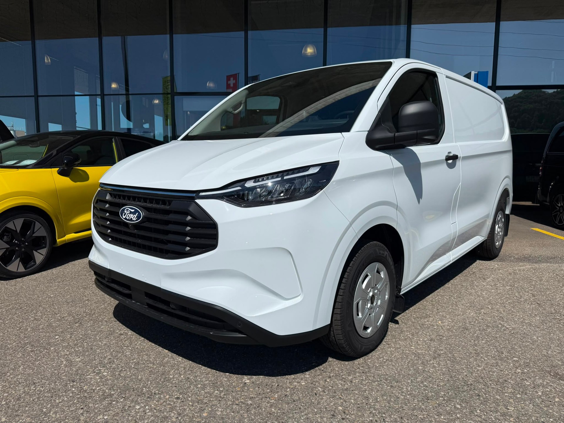FORD Transit Custom Van PHEV 320 L1H1 Trend Automat-image-0