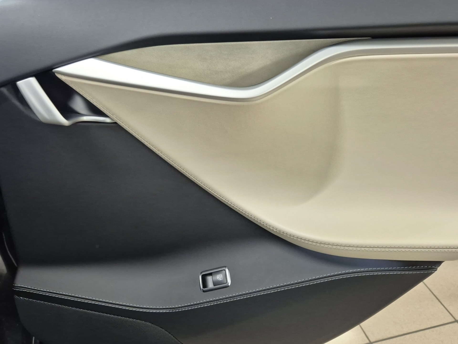 TESLA Model S 100 D Performance-image-13
