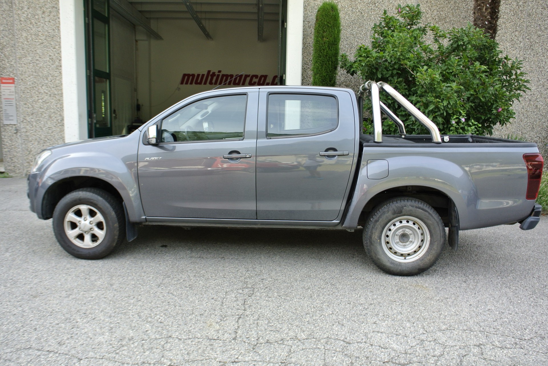 ISUZU D-MAX 1.9 Crew Cab Planet 4x4-image-9