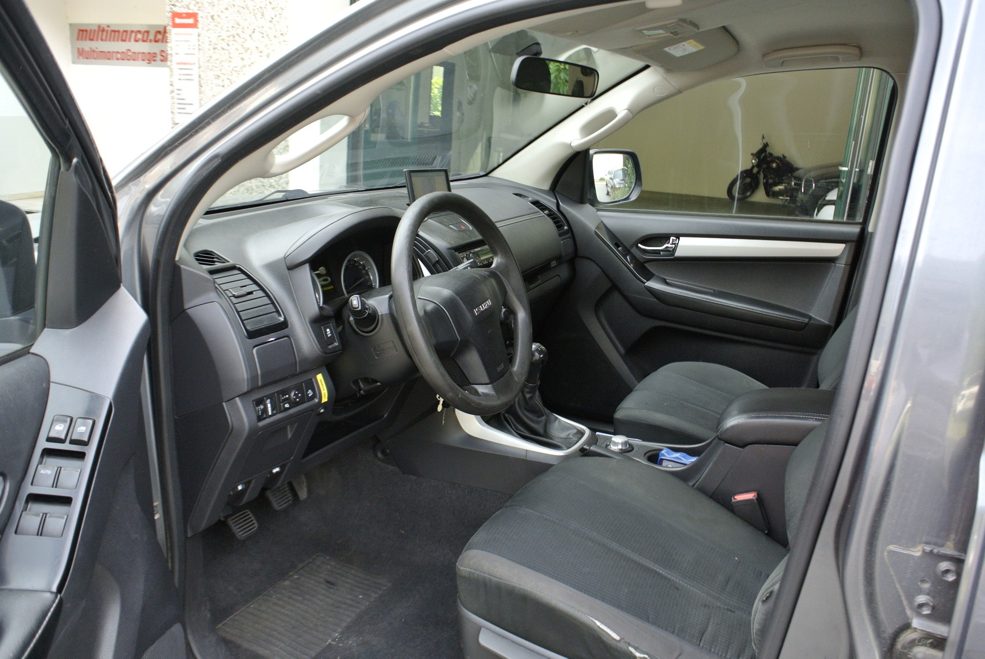 ISUZU D-MAX 1.9 Crew Cab Planet 4x4-image-10