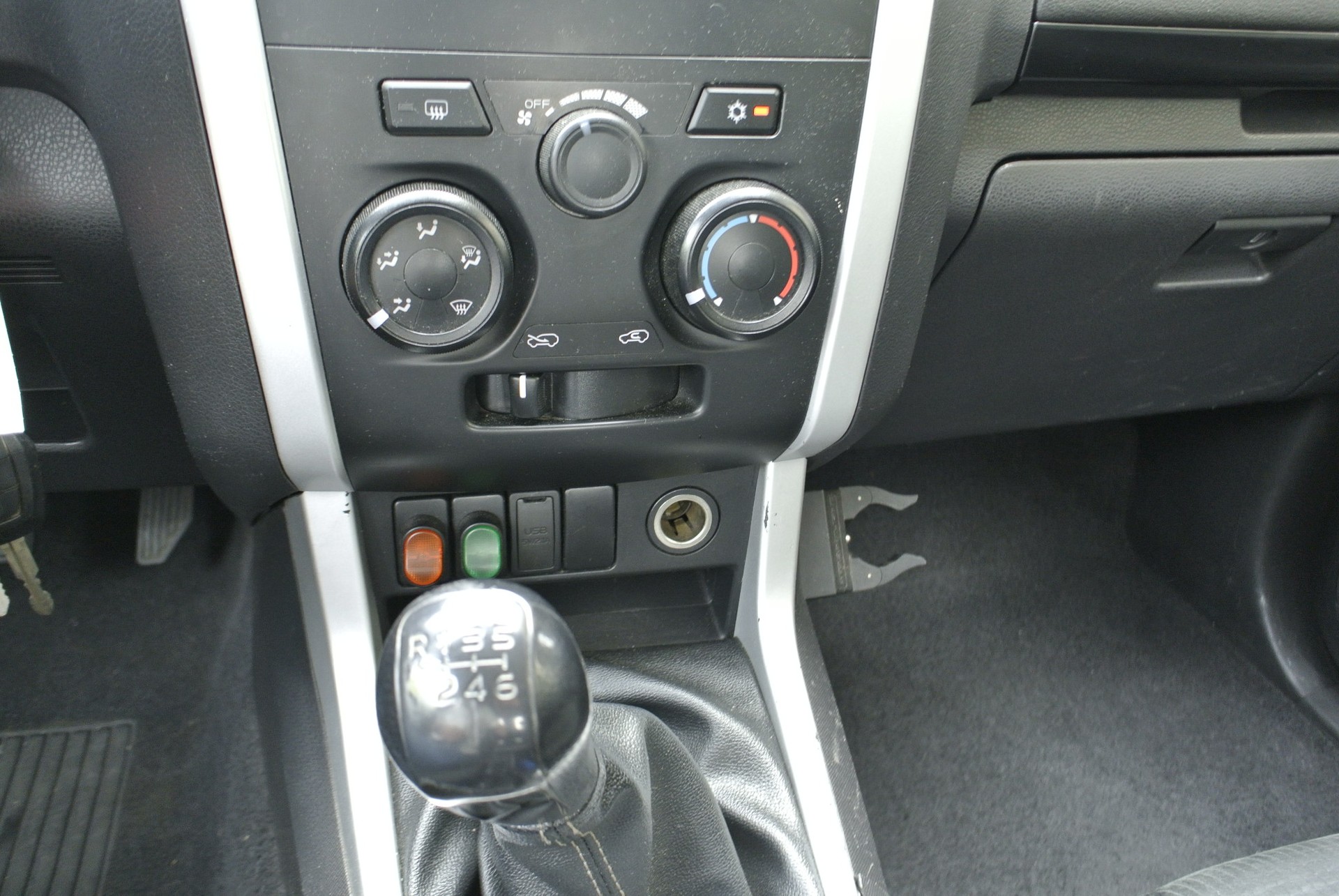 ISUZU D-MAX 1.9 Crew Cab Planet 4x4-image-21