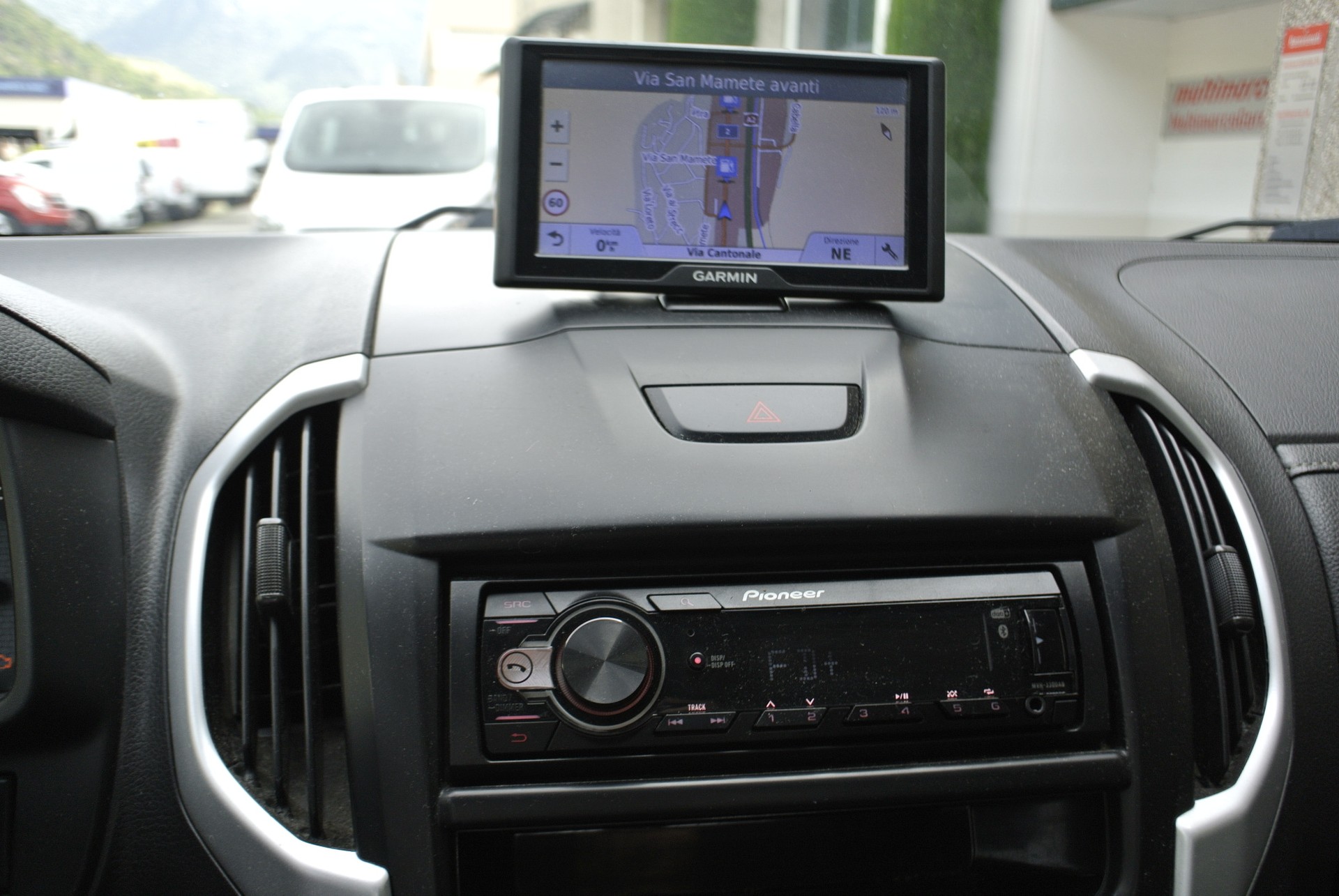 ISUZU D-MAX 1.9 Crew Cab Planet 4x4-image-22