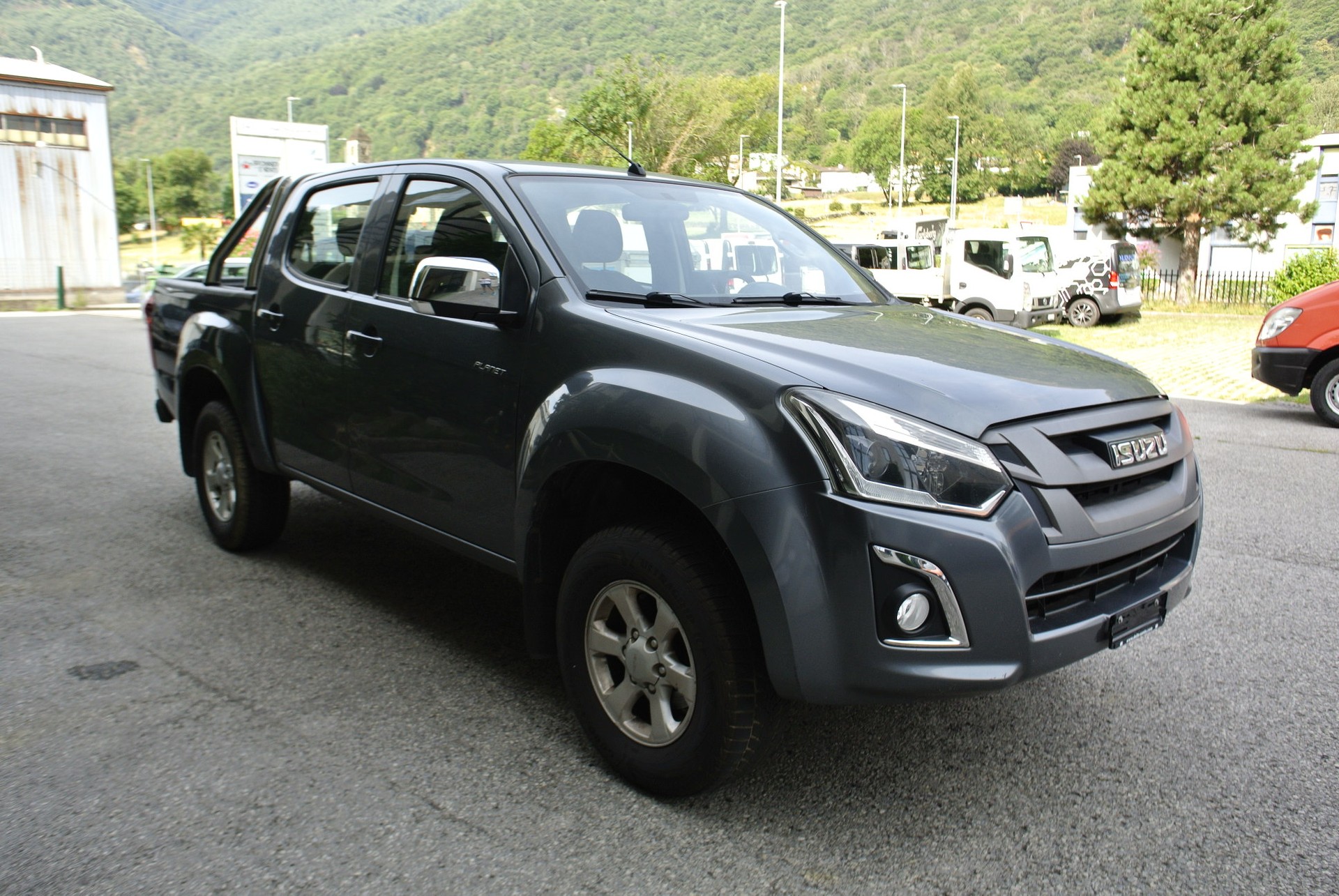 ISUZU D-MAX 1.9 Crew Cab Planet 4x4-image-4