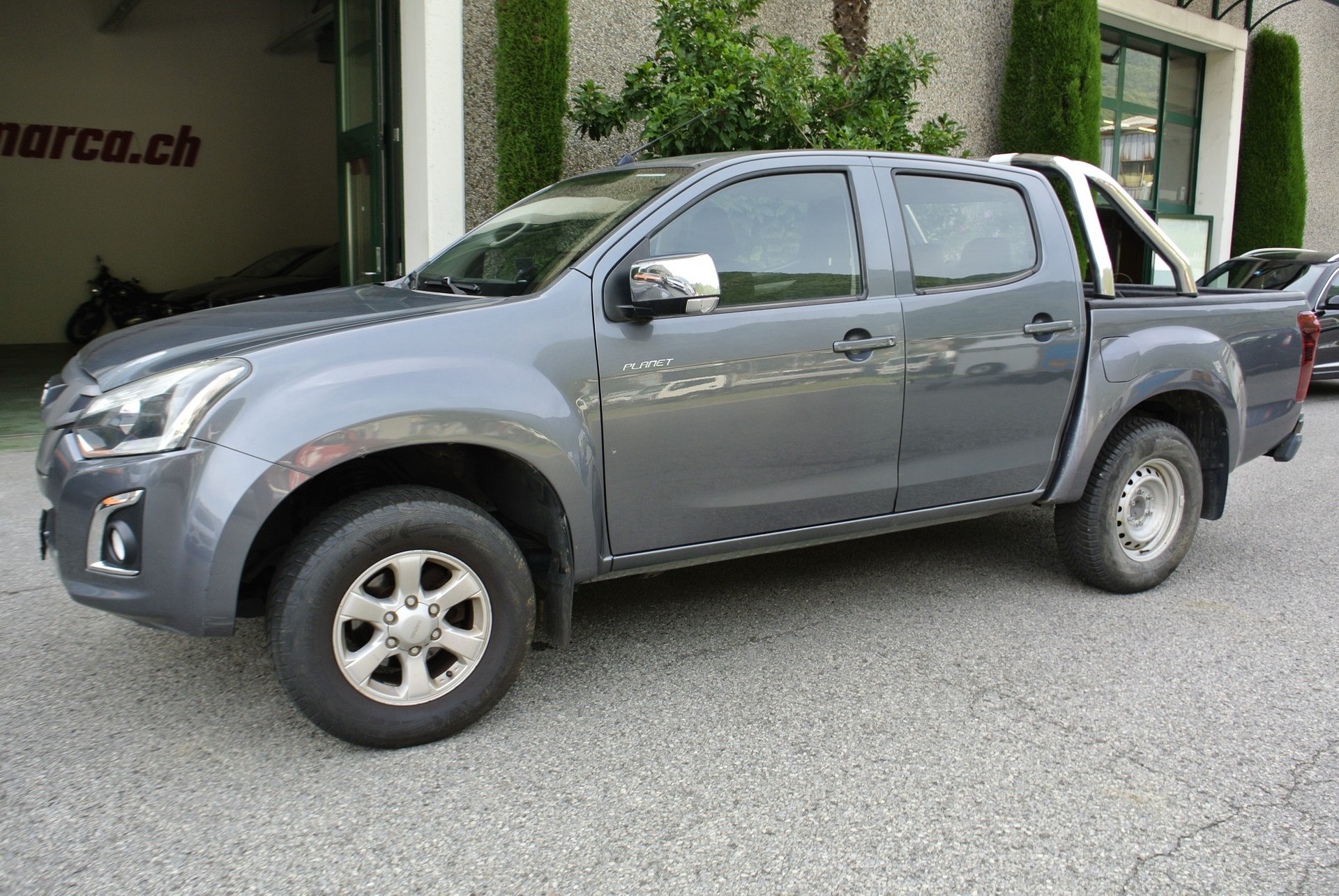ISUZU D-MAX 1.9 Crew Cab Planet 4x4-showroom-element-2