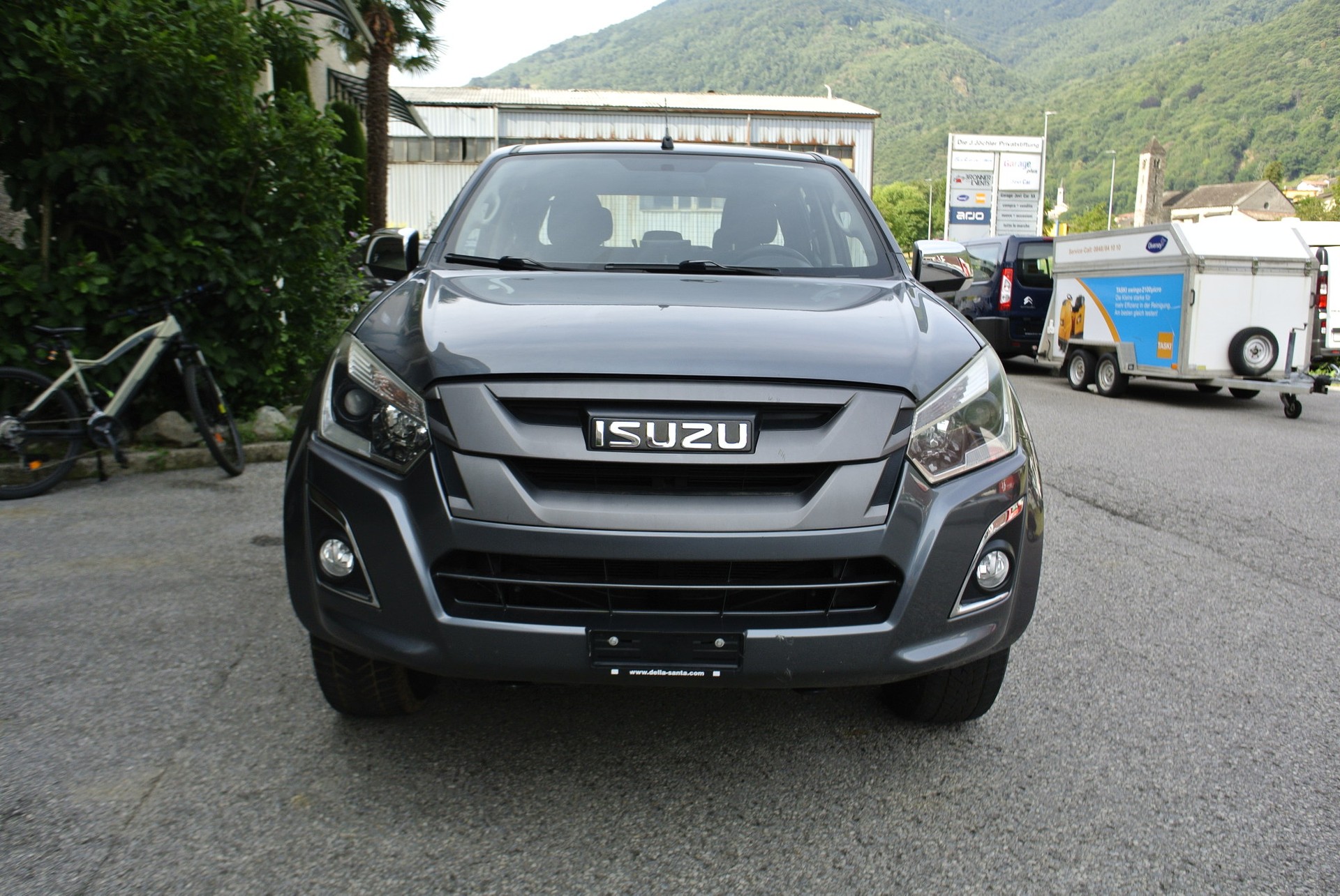 ISUZU D-MAX 1.9 Crew Cab Planet 4x4-showroom-element-3