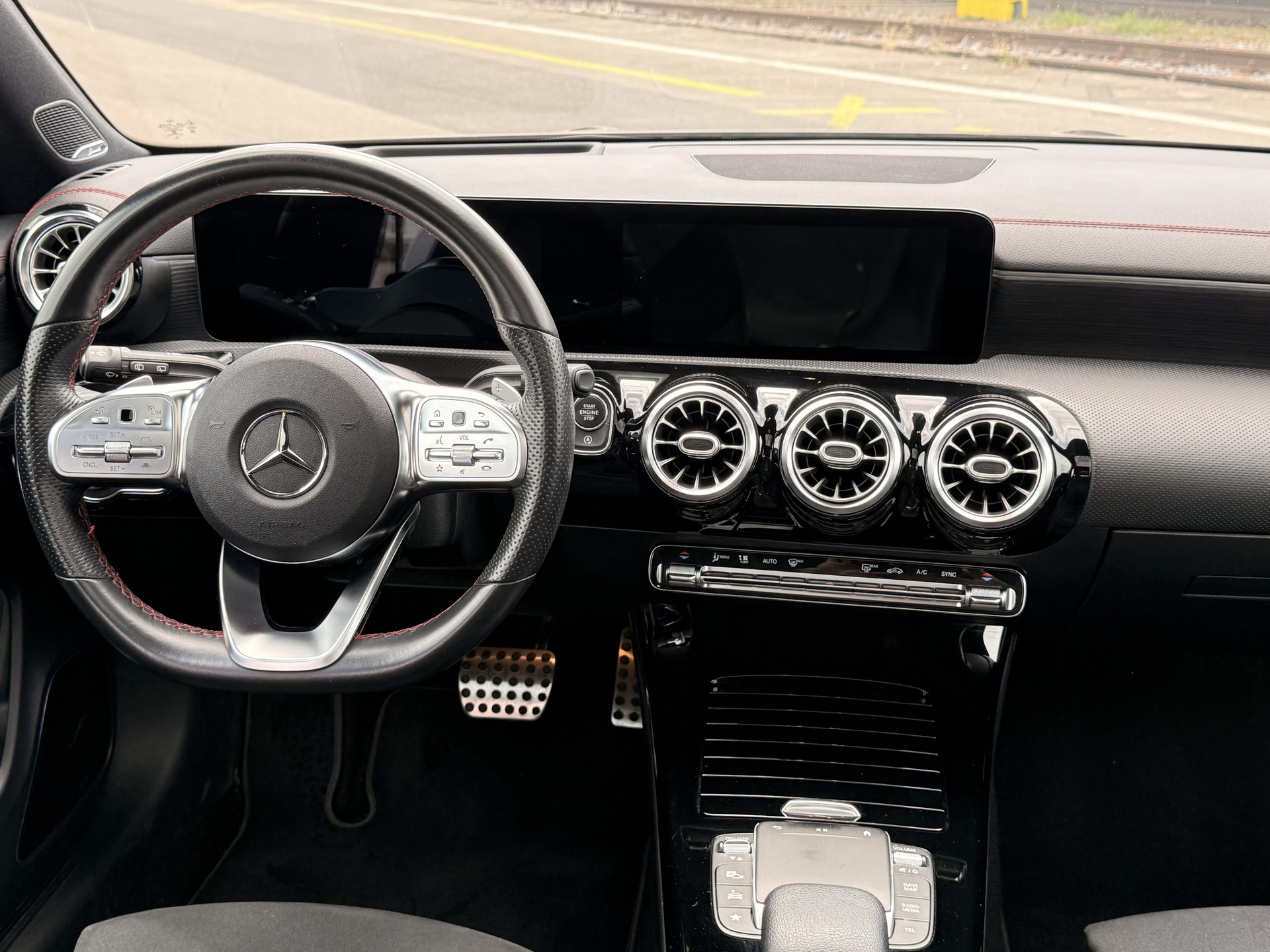 MERCEDES-BENZ CLA 250 AMG Line-image-2