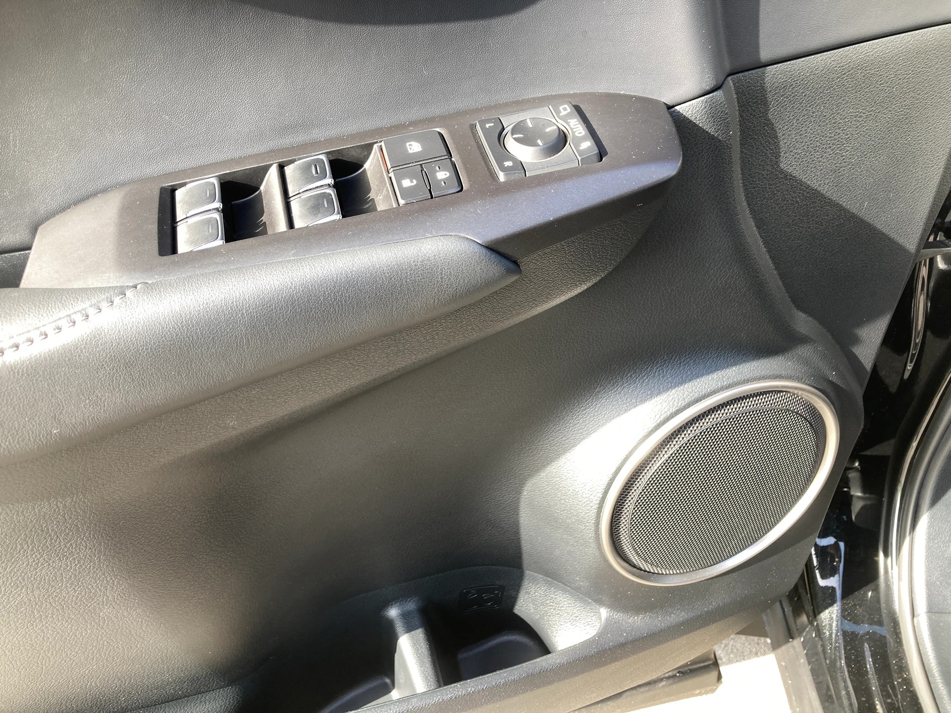LEXUS NX 300h Celebrating 30 E-Four Automatic-image-9