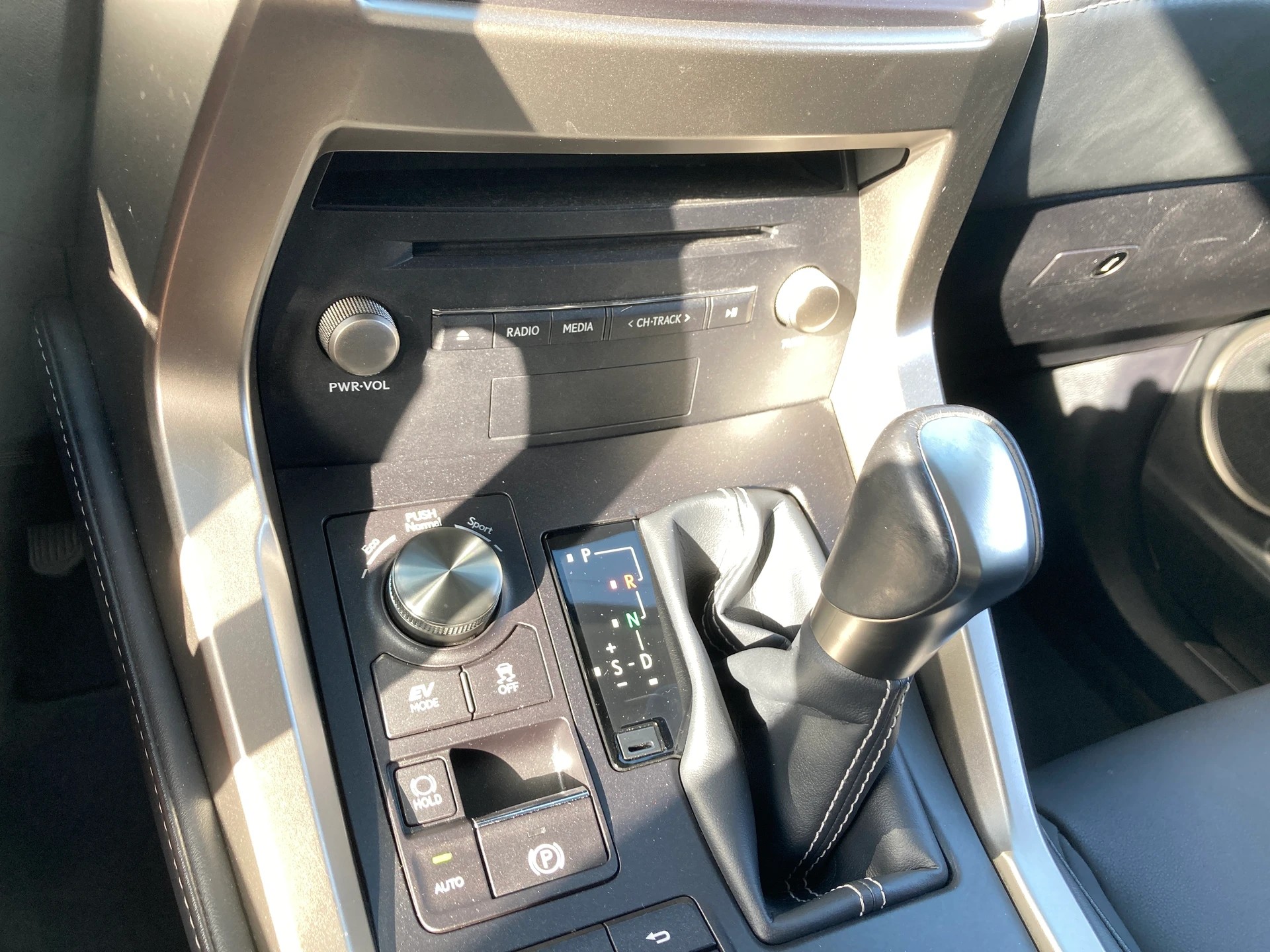 LEXUS NX 300h Celebrating 30 E-Four Automatic-image-13