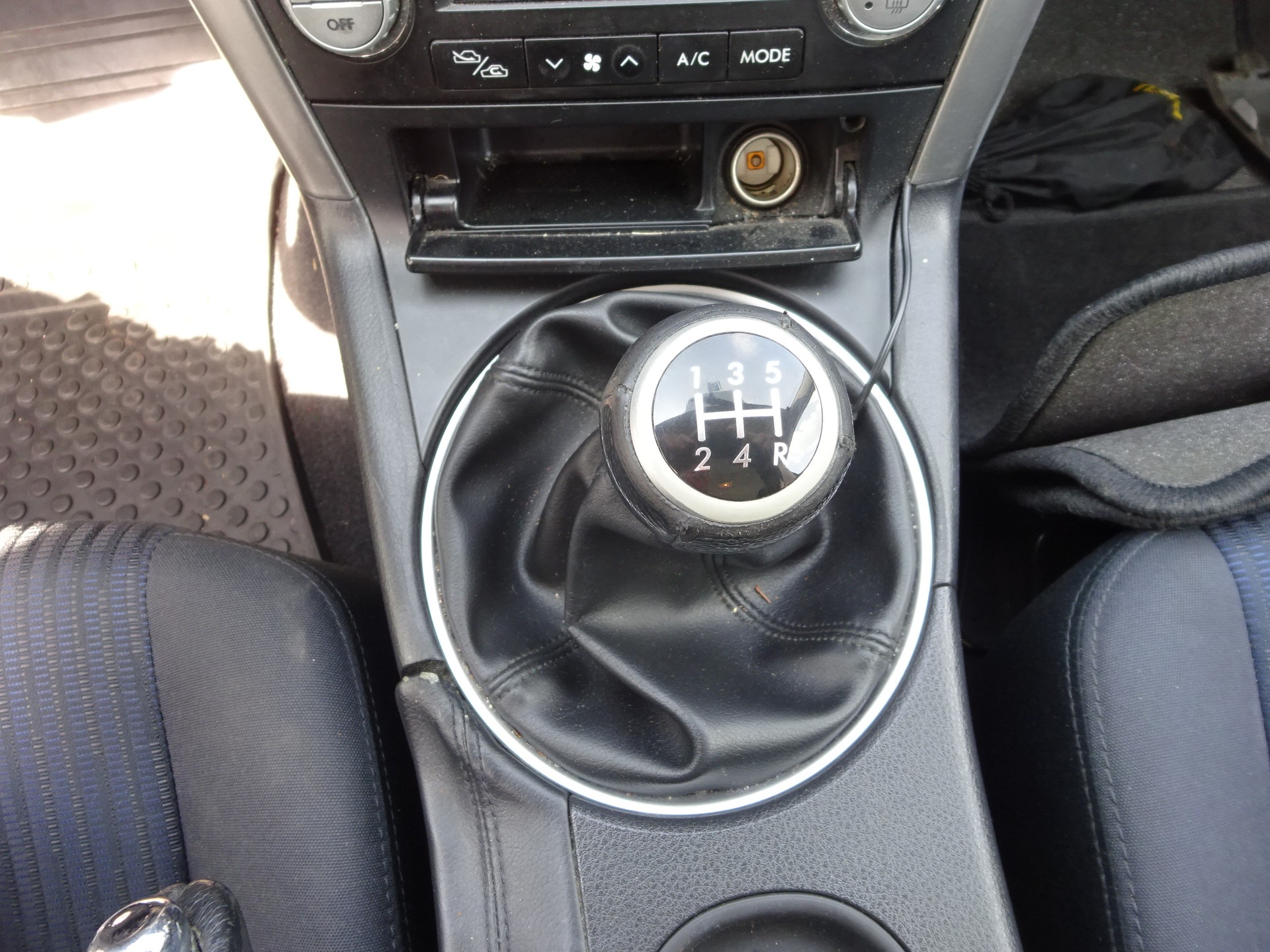 SUBARU Legacy 2.0D AWD Swiss-image-11