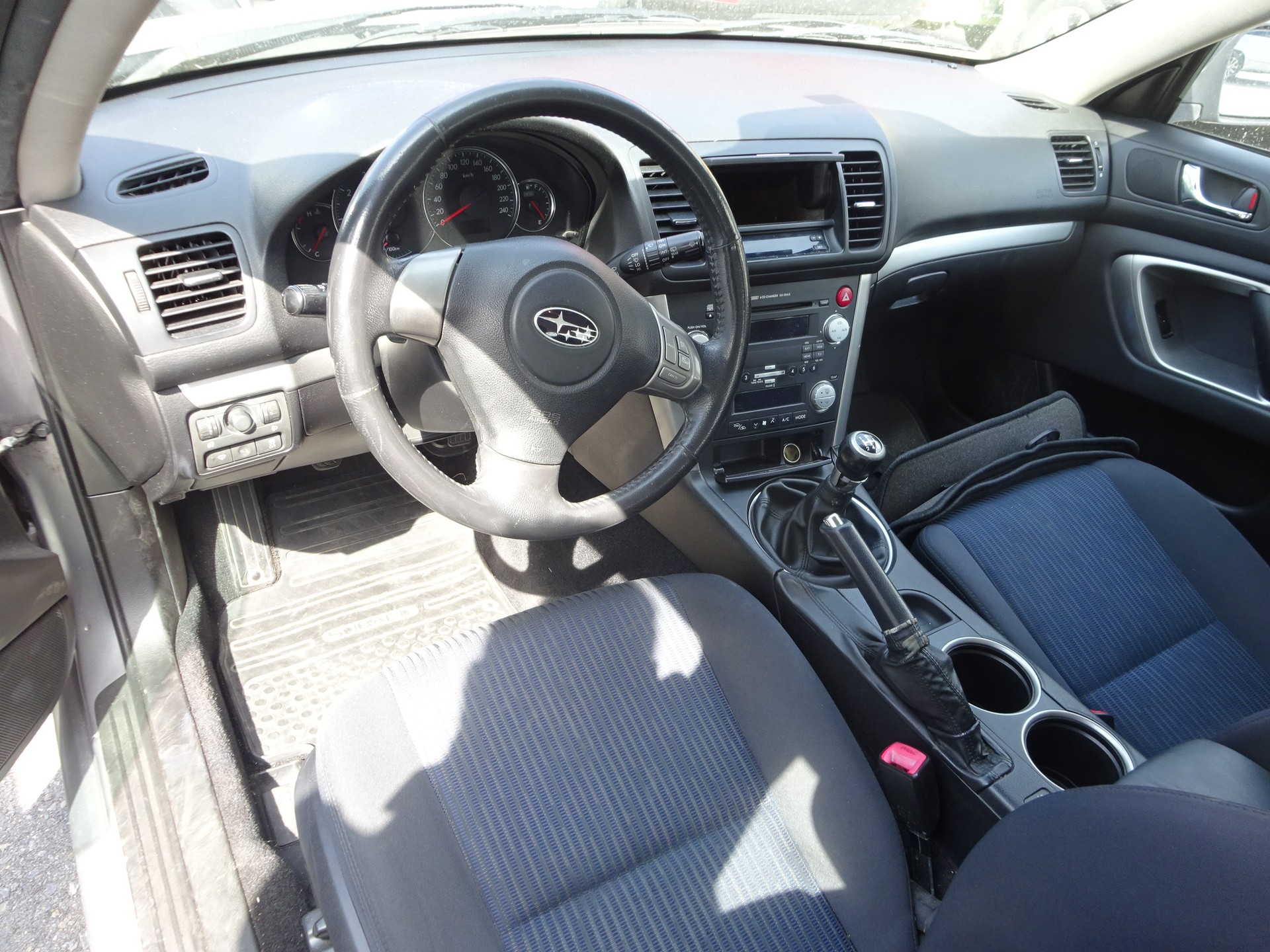 SUBARU Legacy 2.0D AWD Swiss-image-9