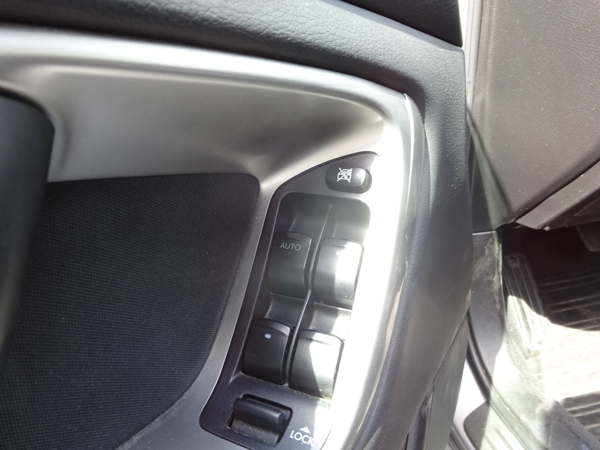 SUBARU Legacy 2.0D AWD Swiss-image-12