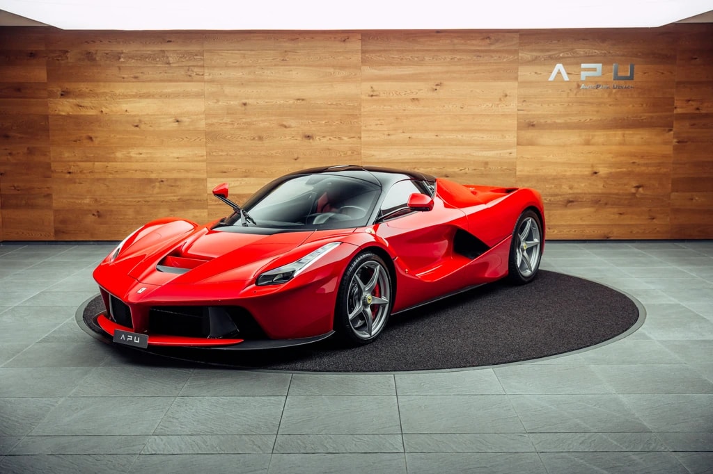 FERRARI LaFerrari-showroom-element-3