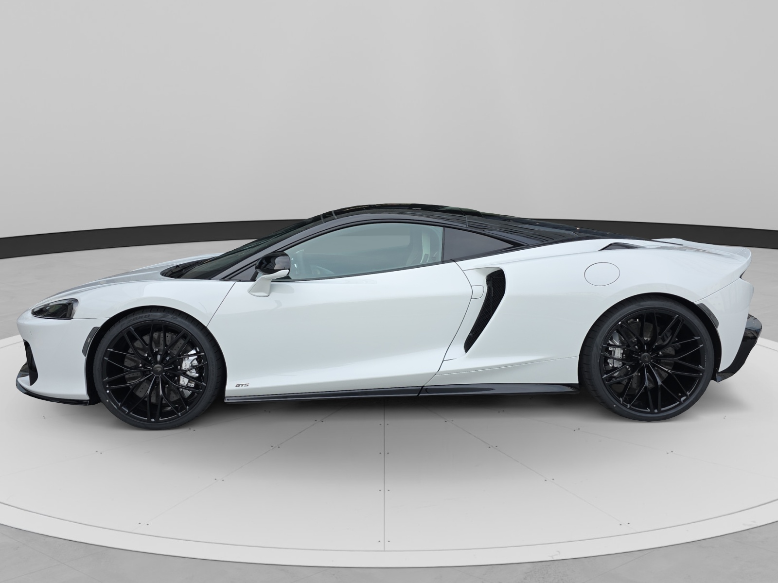McLAREN GTS Performance-image-1