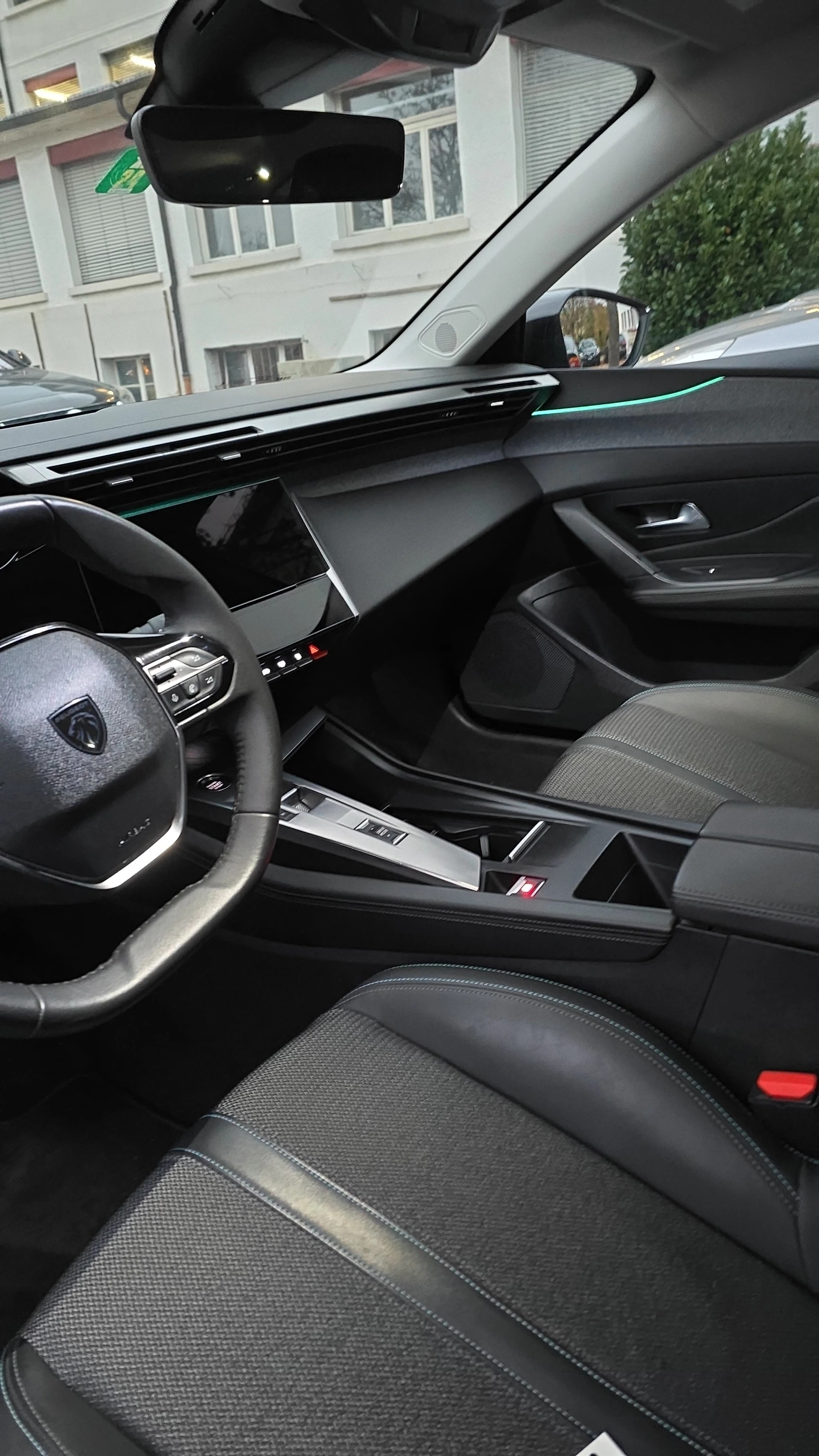 PEUGEOT 308 SW 1.5 BlueHDI Allure Pack EAT8-image-3