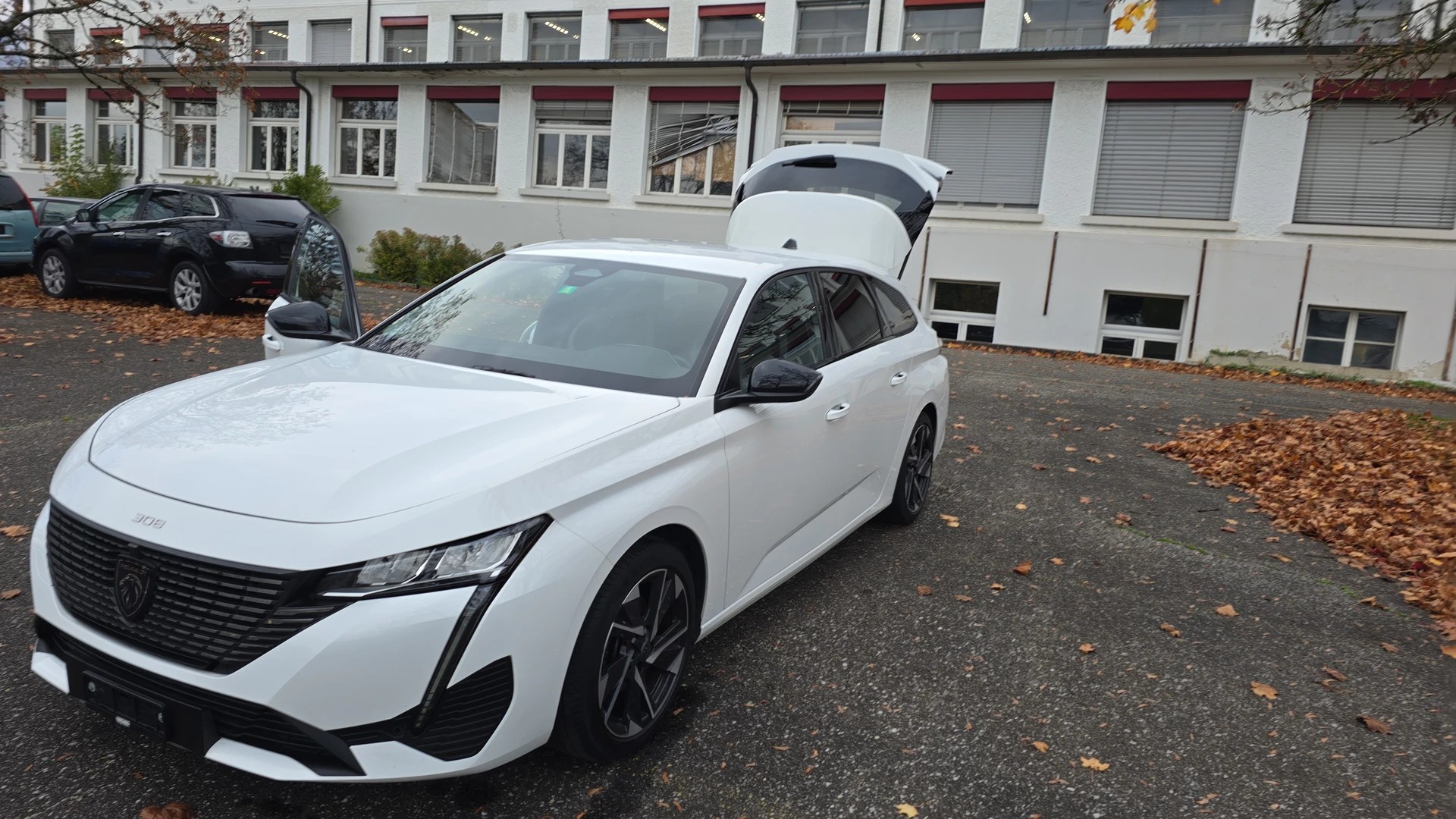 PEUGEOT 308 SW 1.5 BlueHDI Allure Pack EAT8-image-1