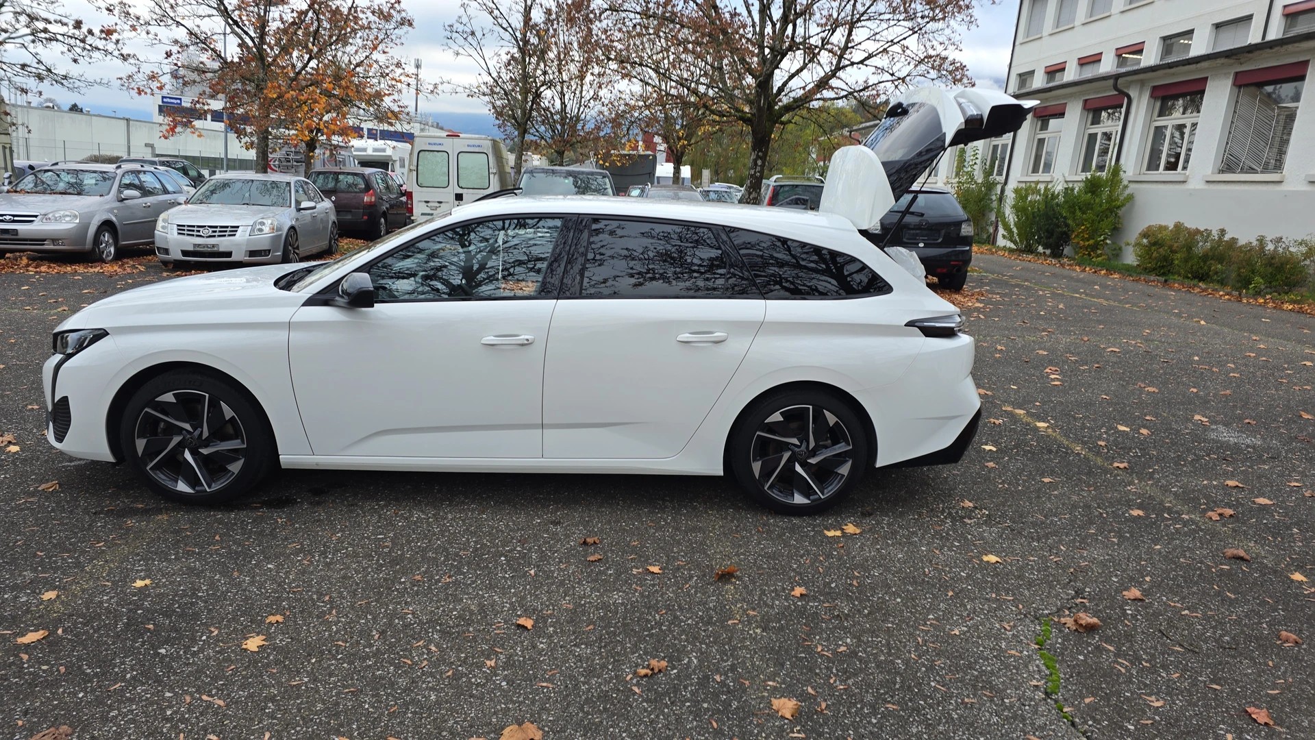 PEUGEOT 308 SW 1.5 BlueHDI Allure Pack EAT8-image-8
