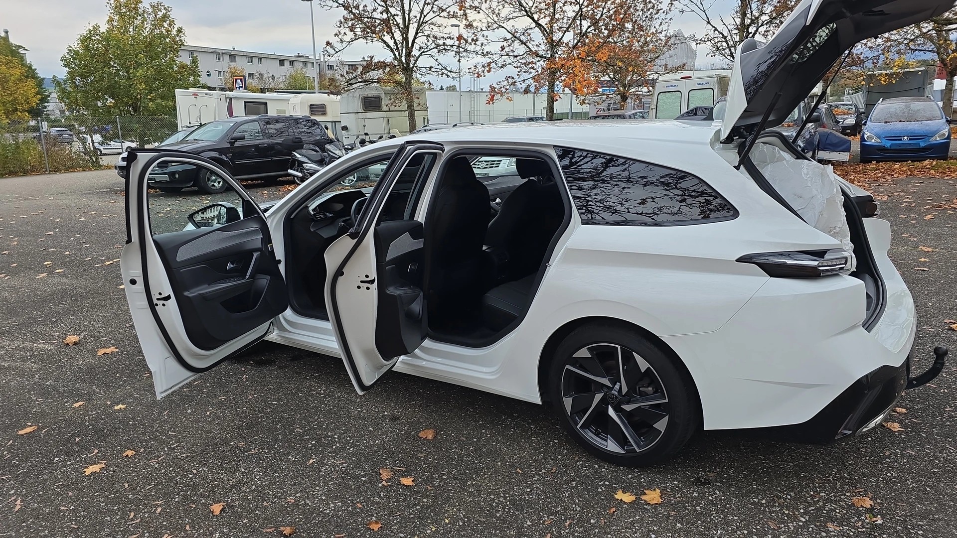 PEUGEOT 308 SW 1.5 BlueHDI Allure Pack EAT8-image-9