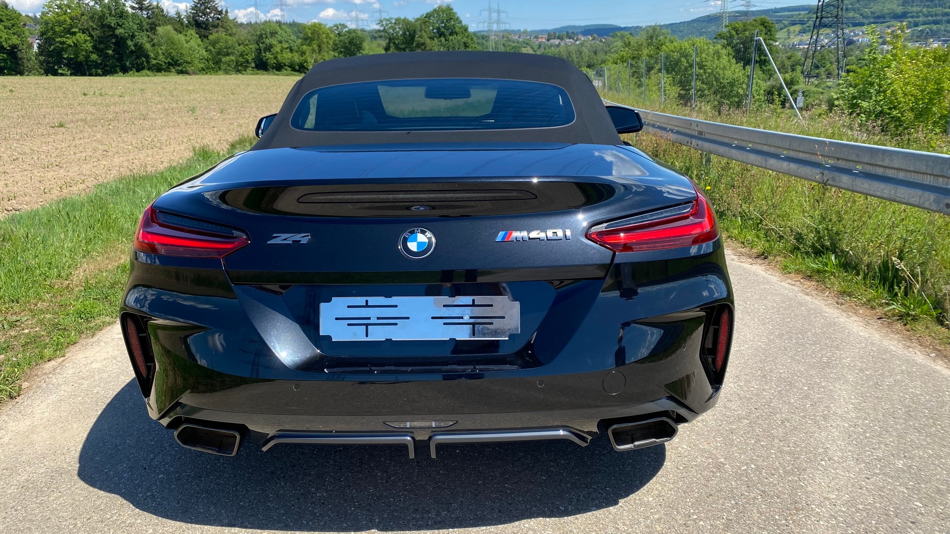 BMW BMW Z4 M40i, Neuzustand, 10'200 km, CH-Fahrzeug, BMW Premium Selection Garantie bis 04/2027, Farbkombination: schwarz/schwarz-image-3
