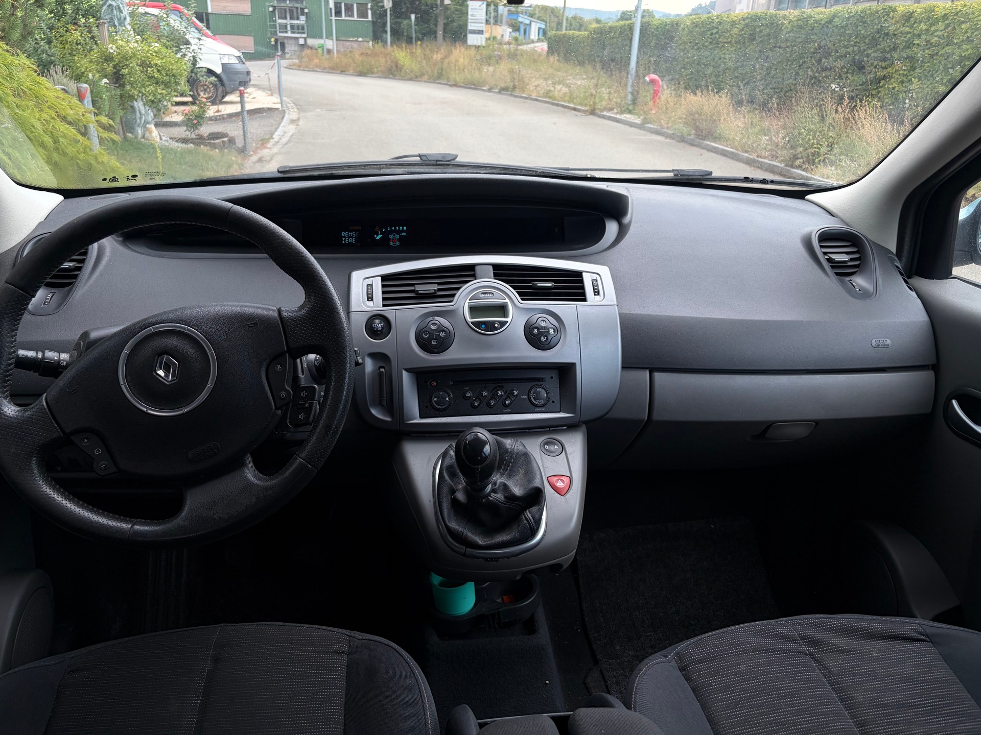 RENAULT Scénic 2.0 16V Dynamique-image-4