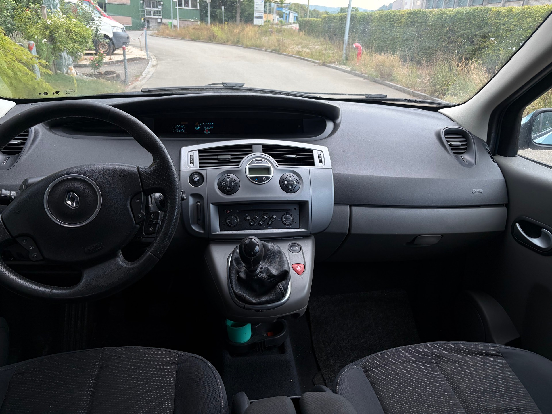 RENAULT Scénic 2.0 16V Dynamique-image-5