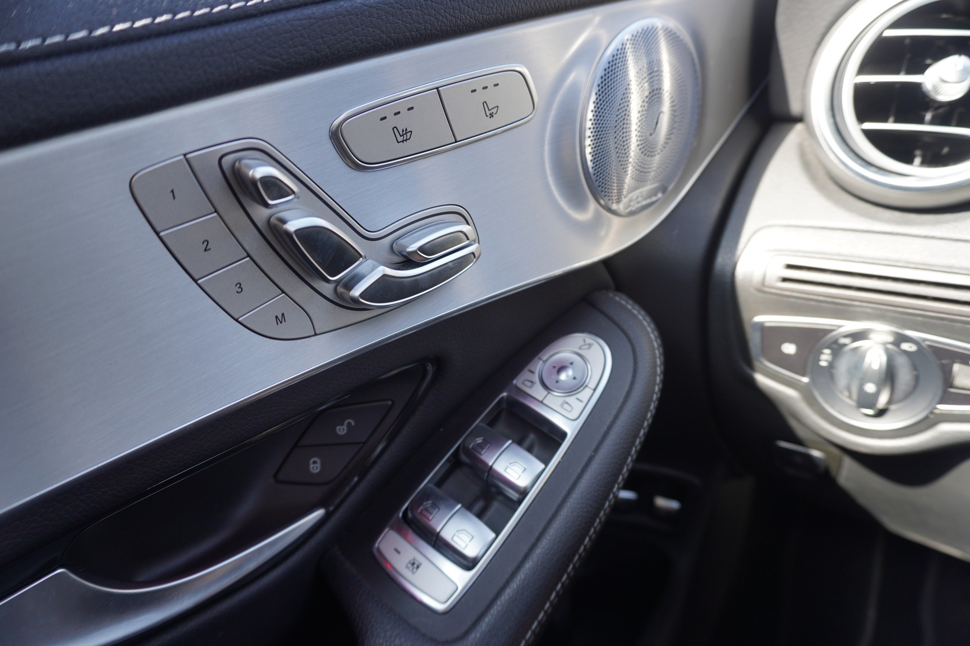 MERCEDES-BENZ GLC Coupé 300 AMG Line 4Matic 9G-Tronic-image-23