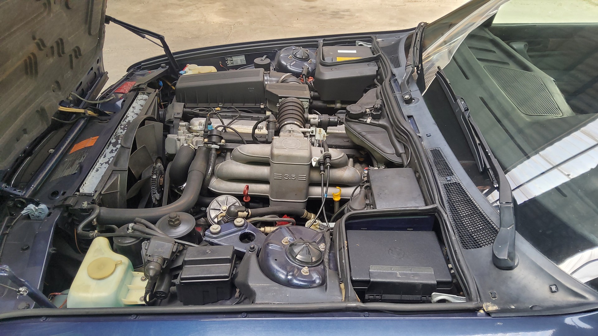 BMW 735i-image-7