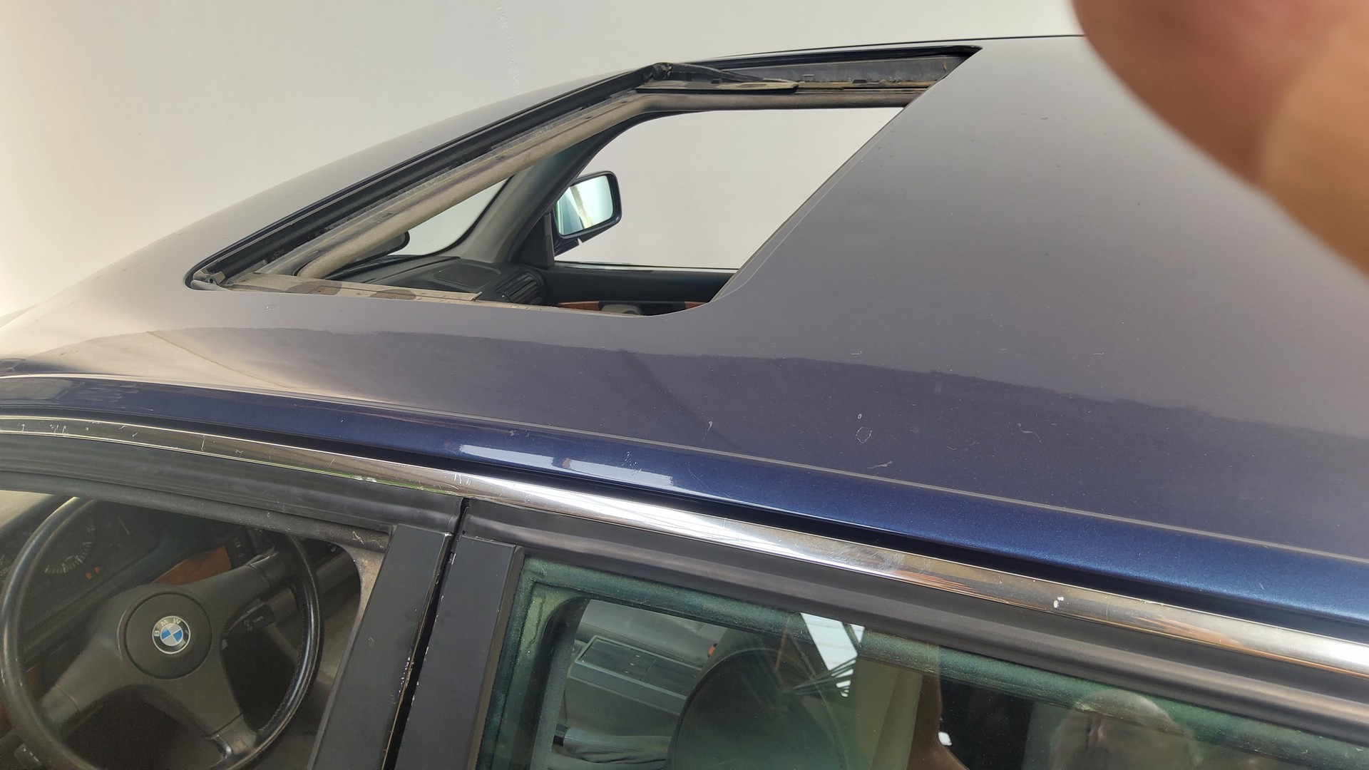 BMW 735i-image-13