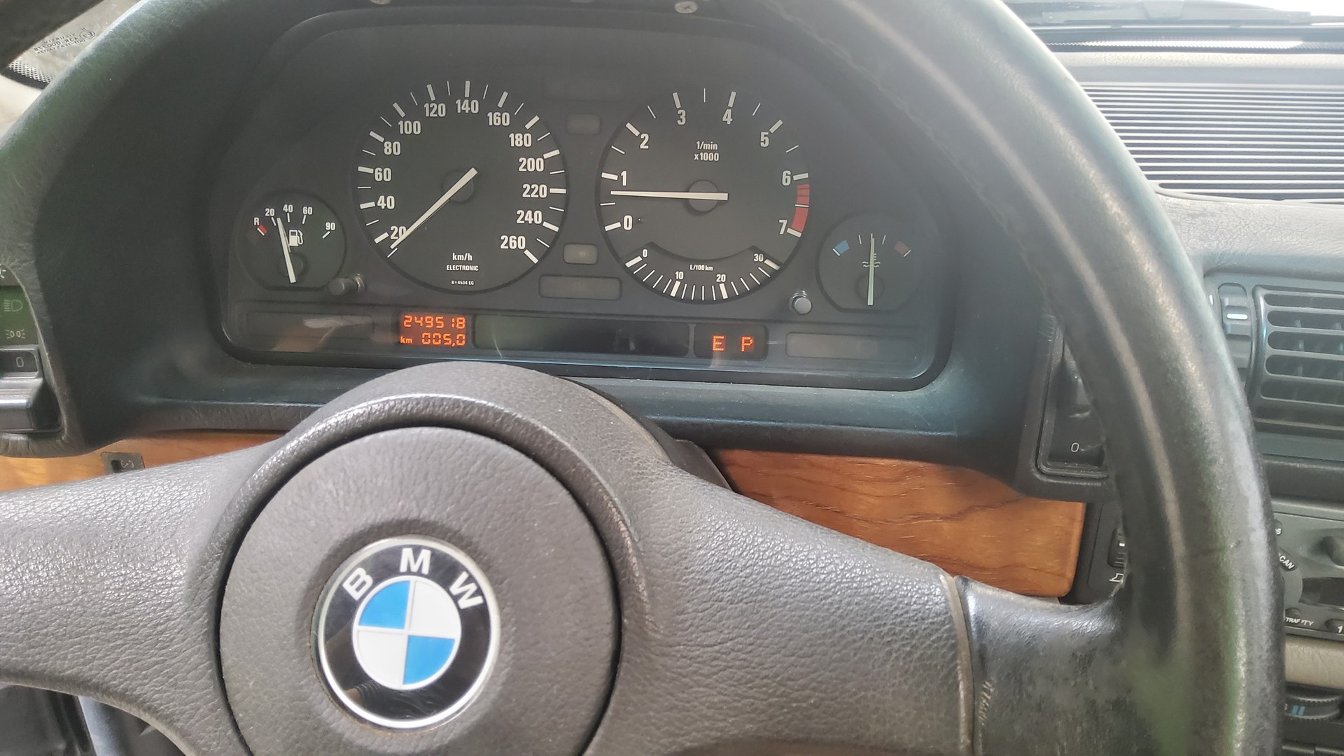 BMW 735i-image-4