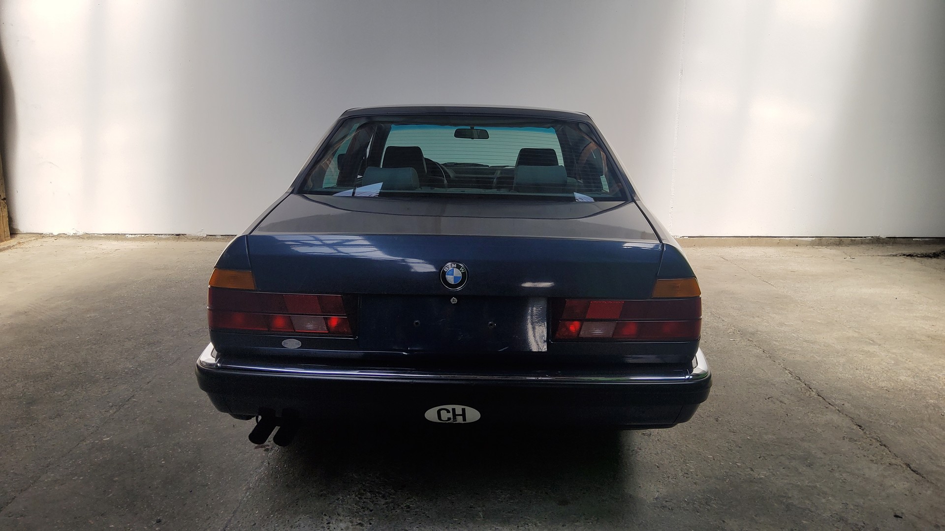 BMW 735i-image-1