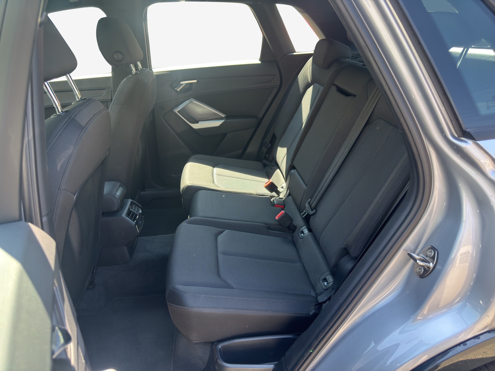 AUDI Q3 40 TDI advanced quattro S-tronic-image-11