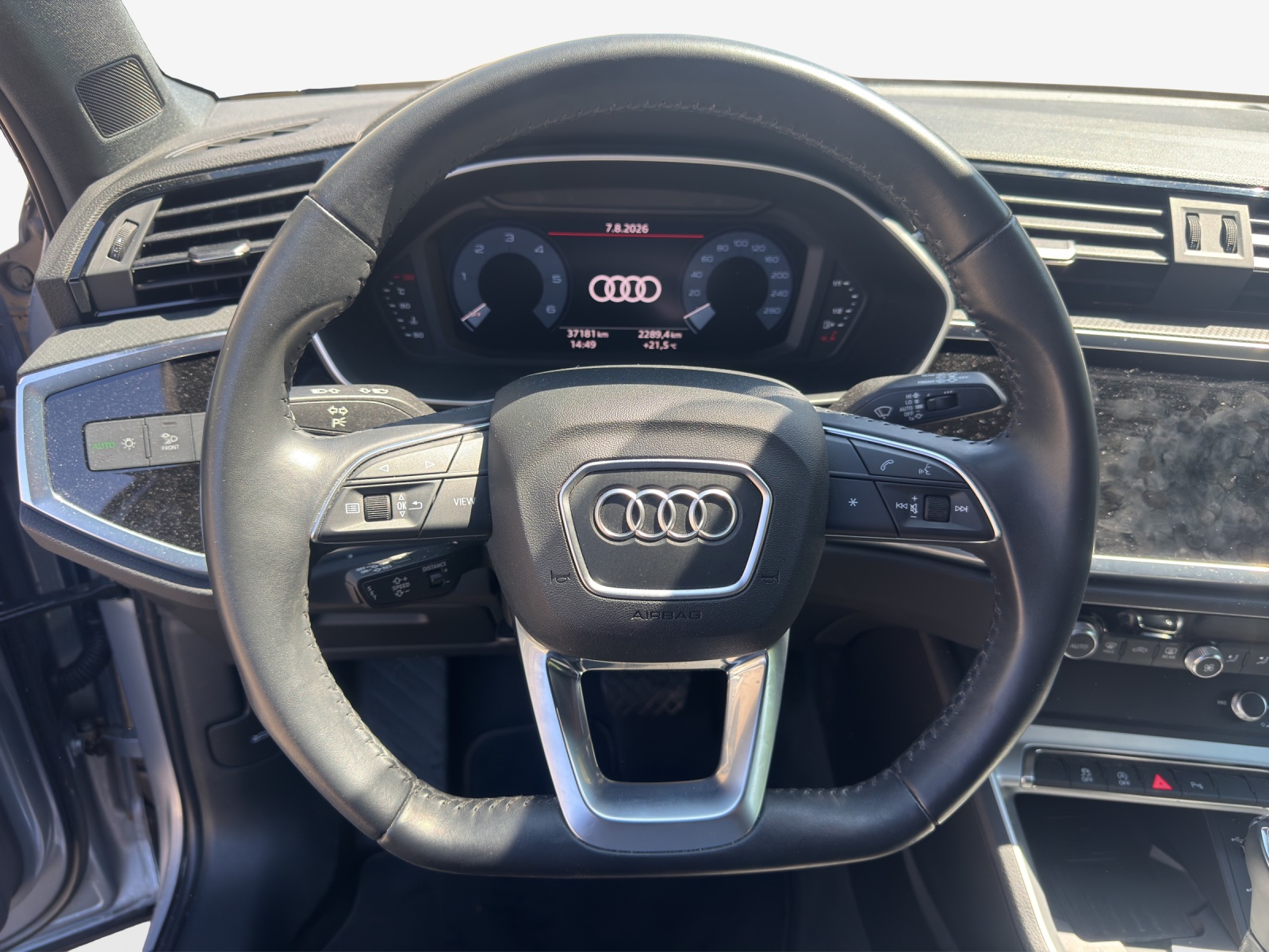 AUDI Q3 40 TDI advanced quattro S-tronic-image-9