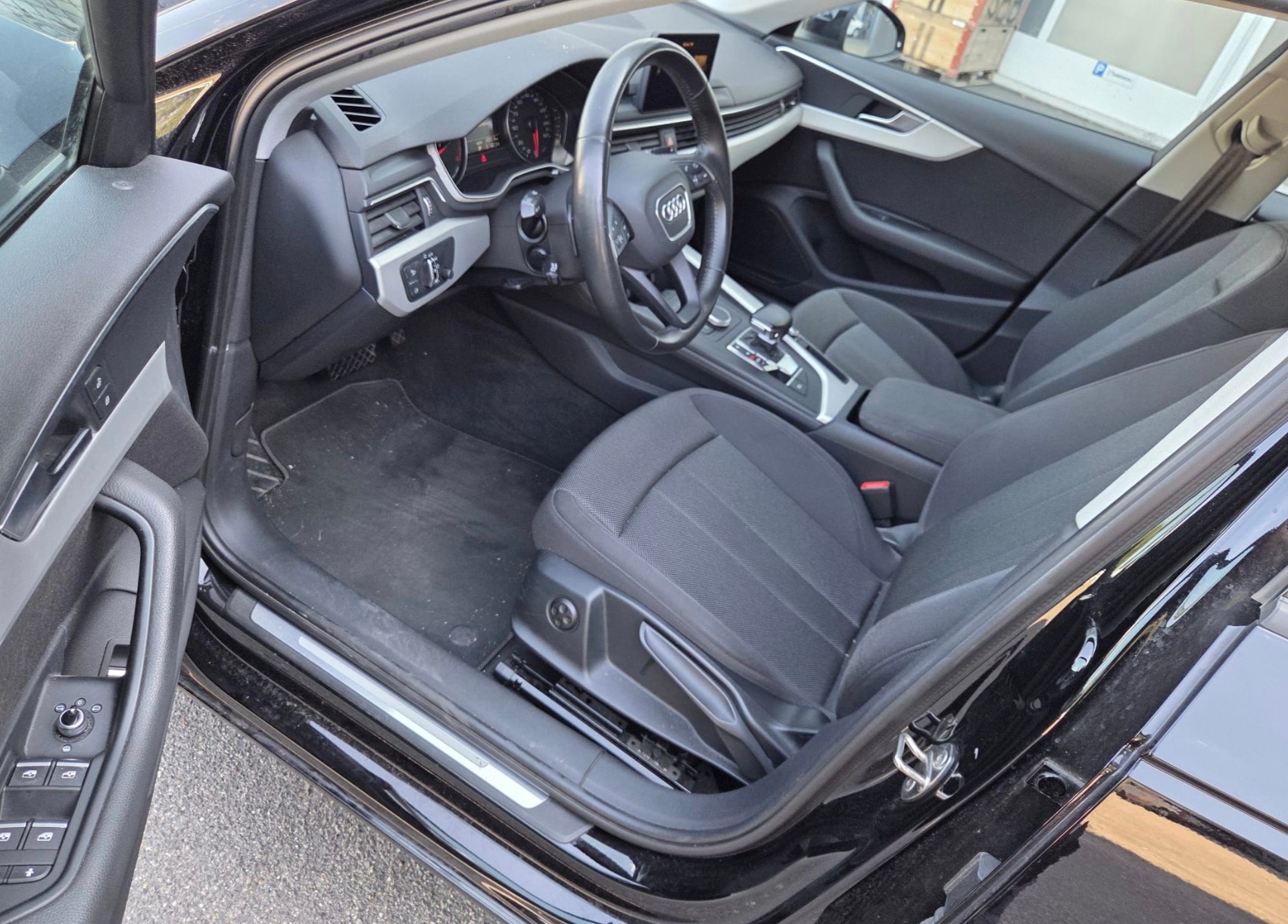 AUDI A4 Avant 2.0 TDI S-tronic-image-9