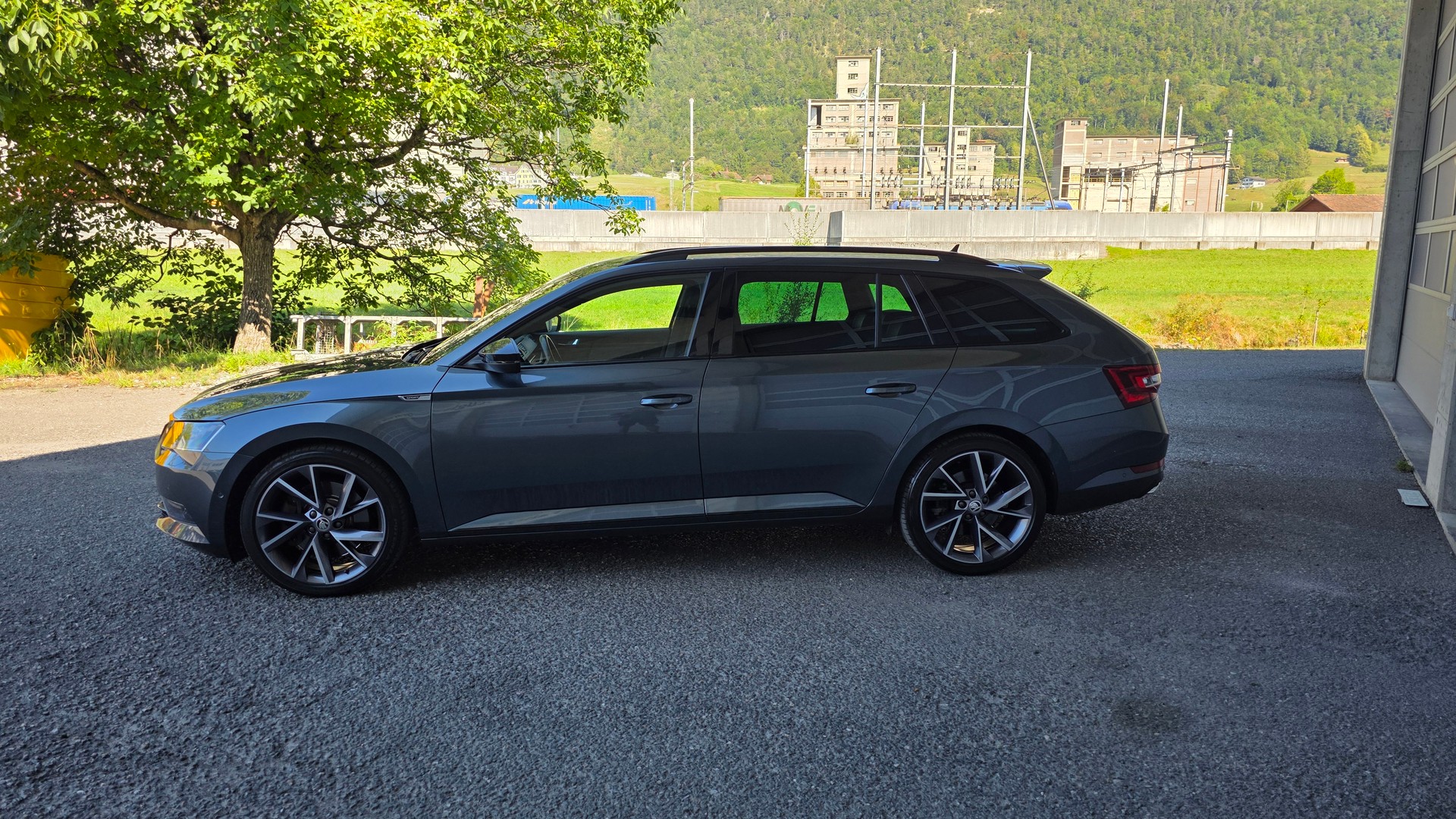 SKODA Superb Combi 2.0 TSI SportLine+ DSG 4x4-image-3