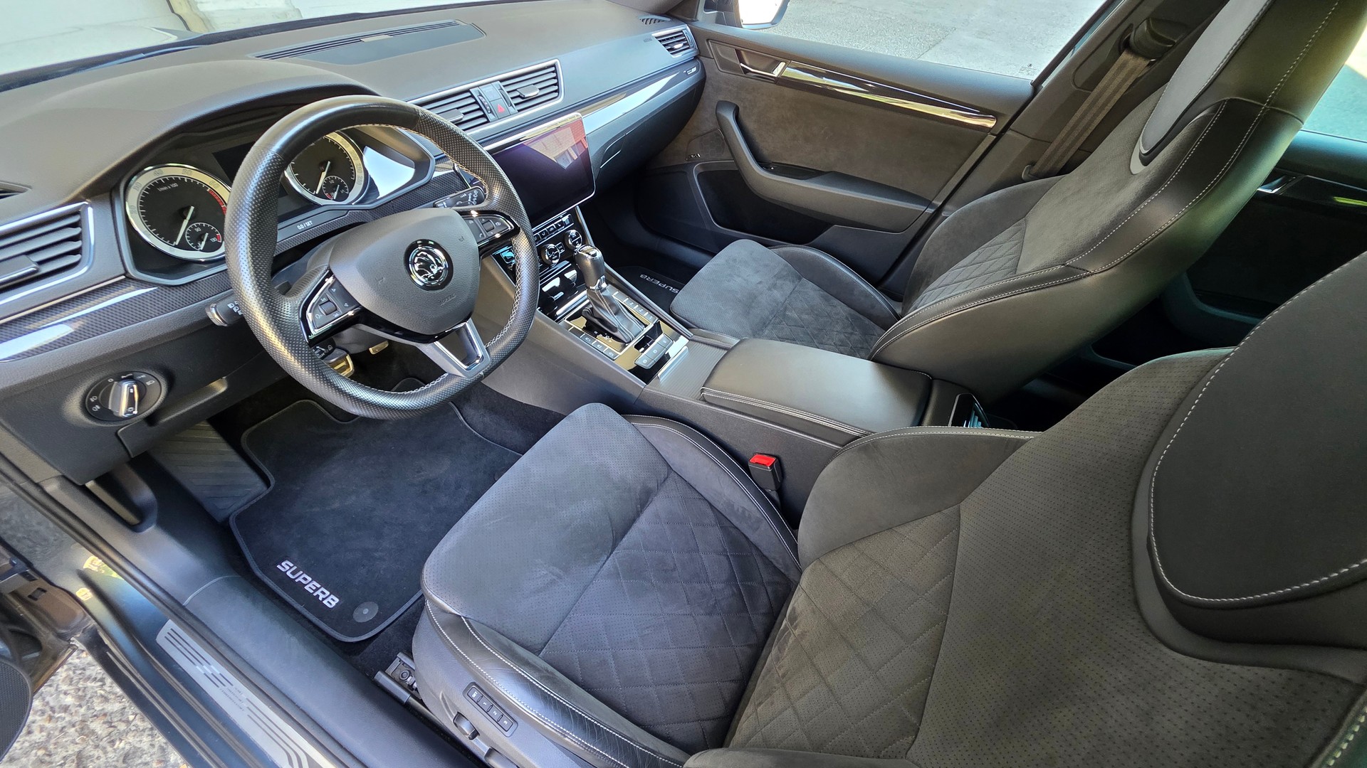 SKODA Superb Combi 2.0 TSI SportLine+ DSG 4x4-image-8