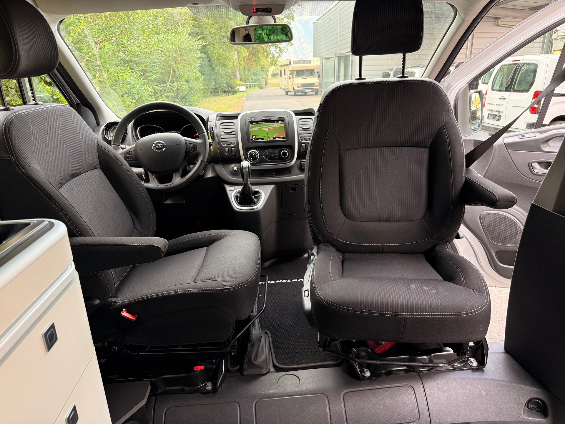 NISSAN Michelangelo dCi 170 2.9 L1H1 DCT-image-12