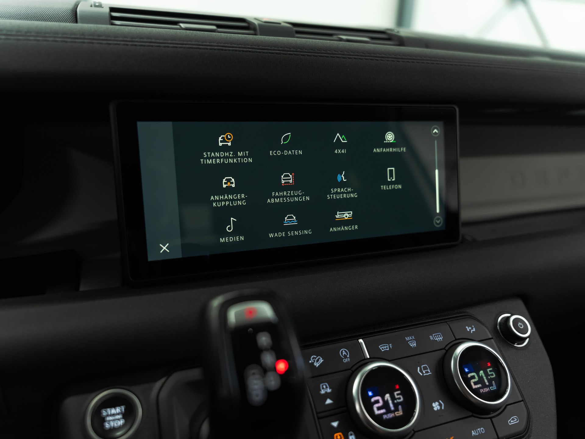LAND ROVER Defender 90 3.0D I6 250 X-Dynamic SE AT8-image-23